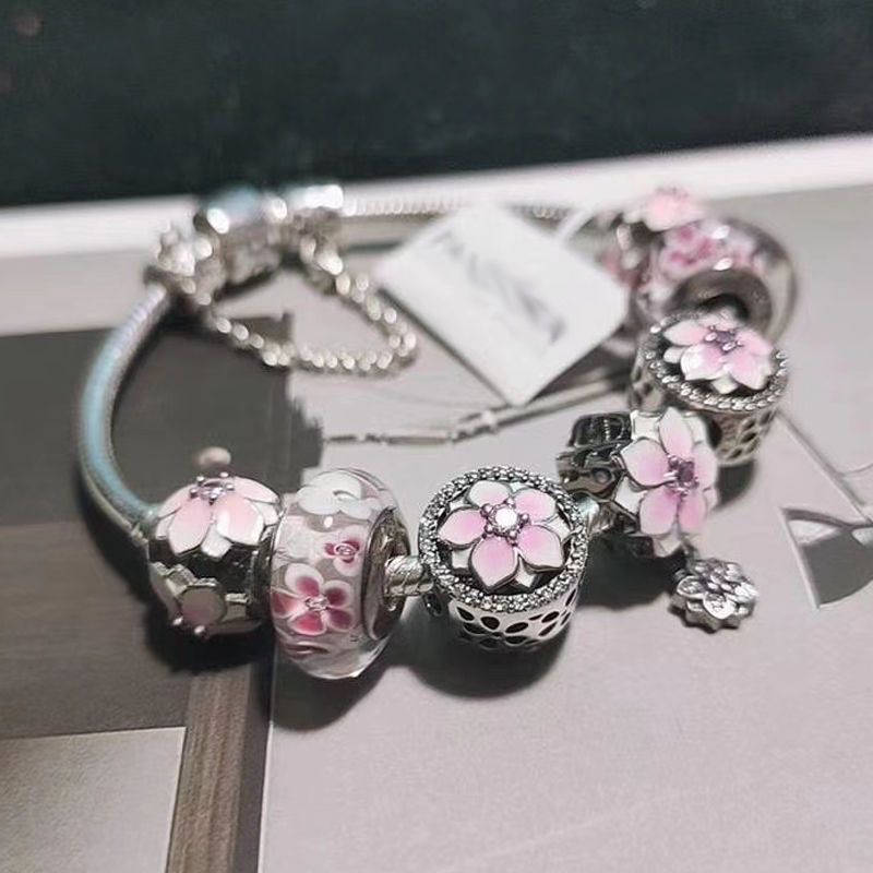 A popular pink chain bracelet for girls in Europe and America, featuring "Three Lives, Three Worlds, Ten Miles of Peach Blossoms" Specification image