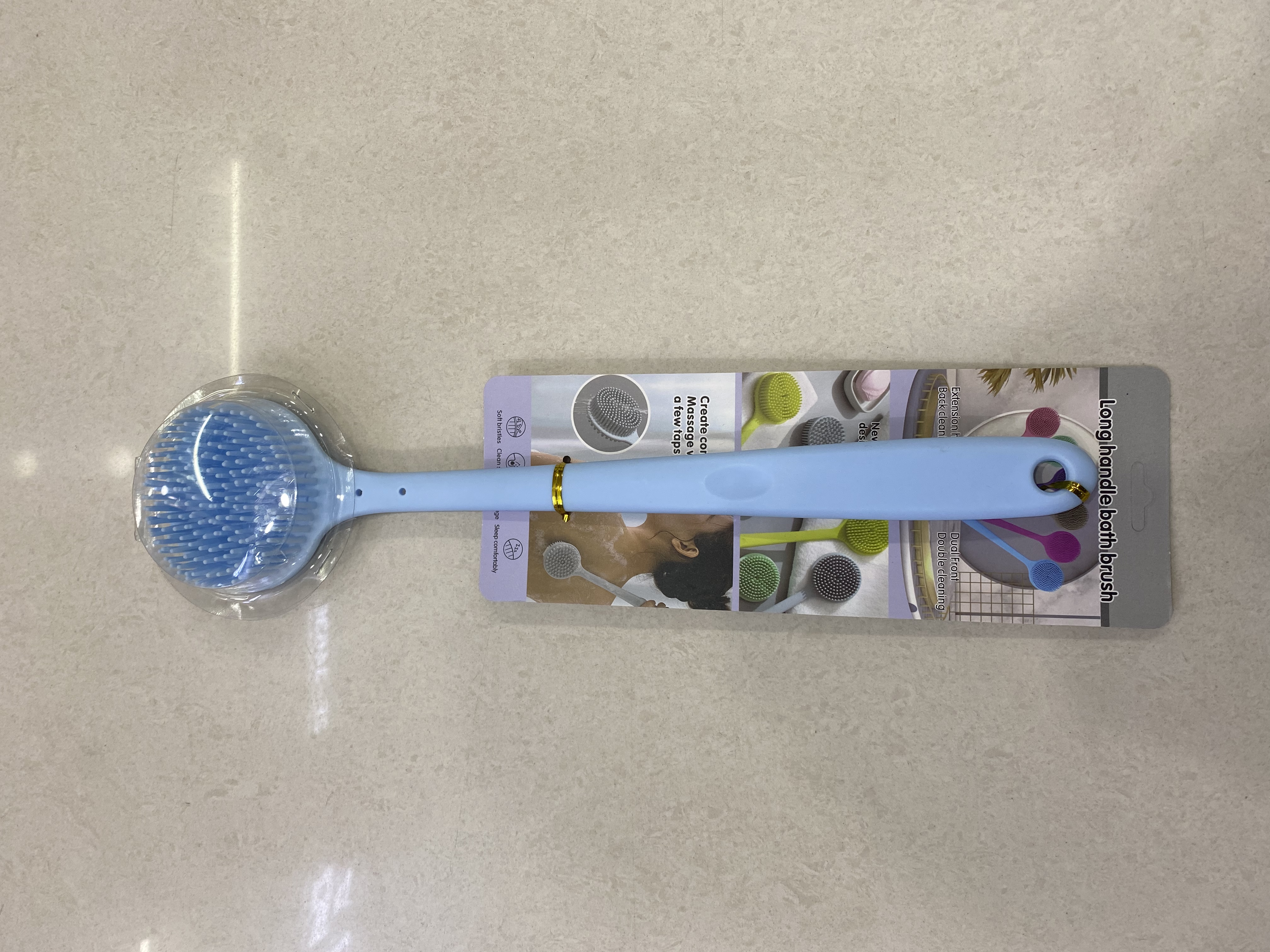 Cepillo de baño con mango largo