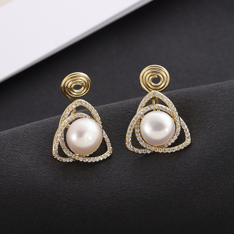 Ear clip women's pearl earrings without ear holes, high-end design sense, light luxury, retro and niche style earrings