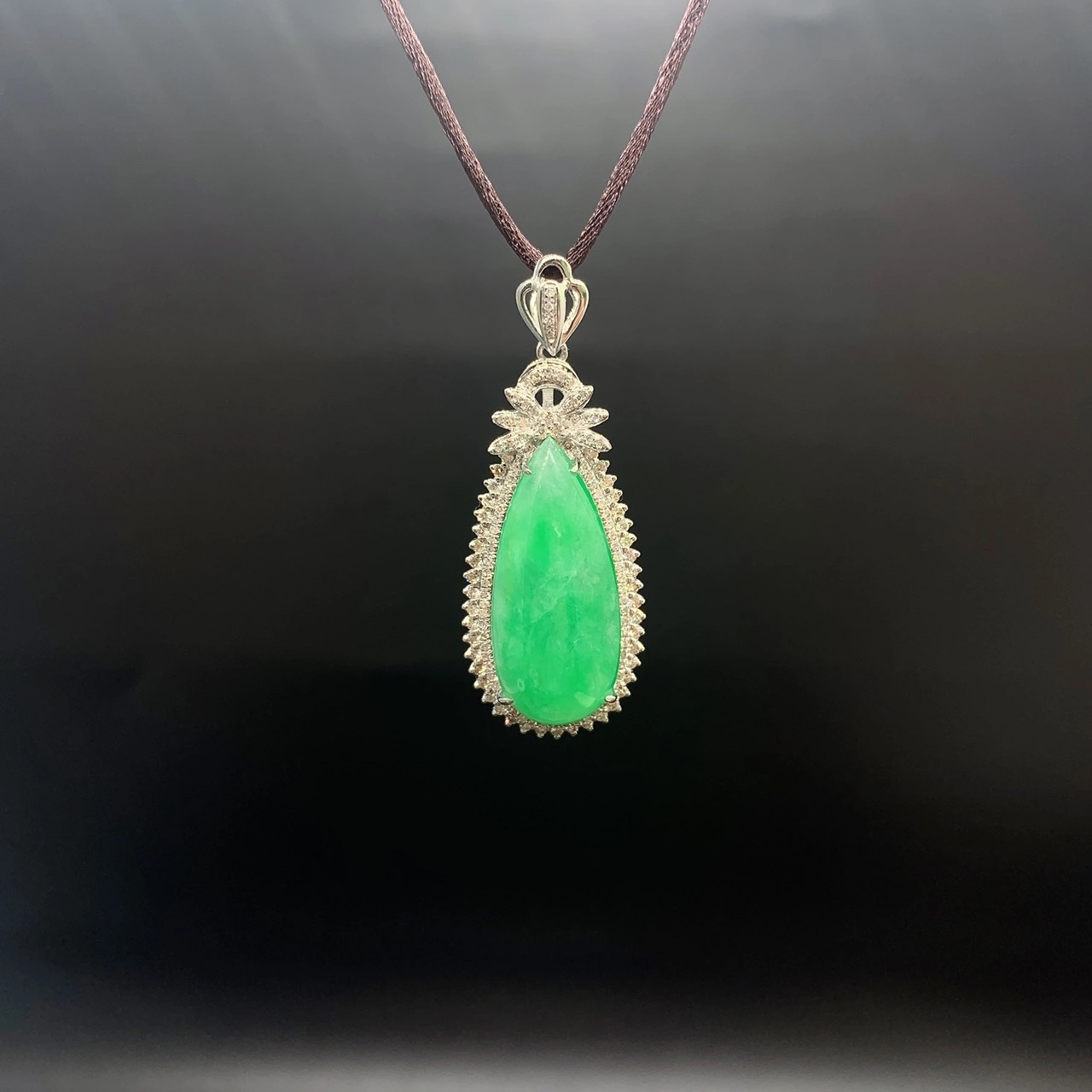 【 Oriental Jade 】 Natural Burmese jadeite, A-grade Yang green water drop, 18k gold inlaid pendant, jadeite necklace details Picture