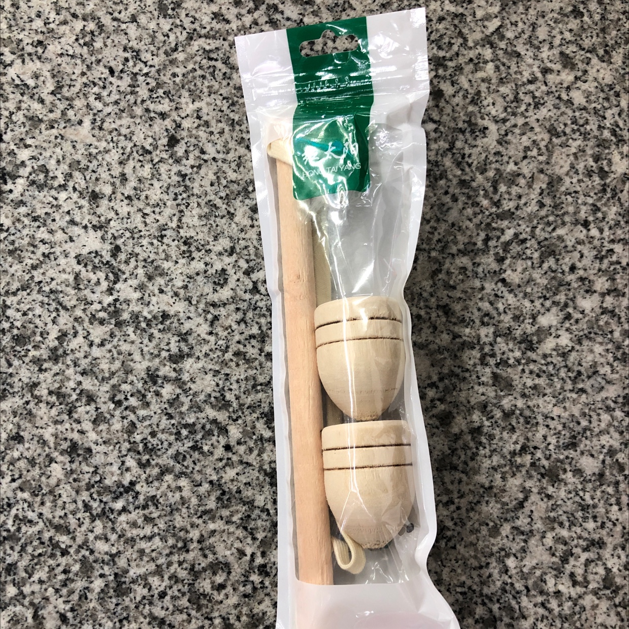 300/件 是一款新产品，木头陀螺玩具。