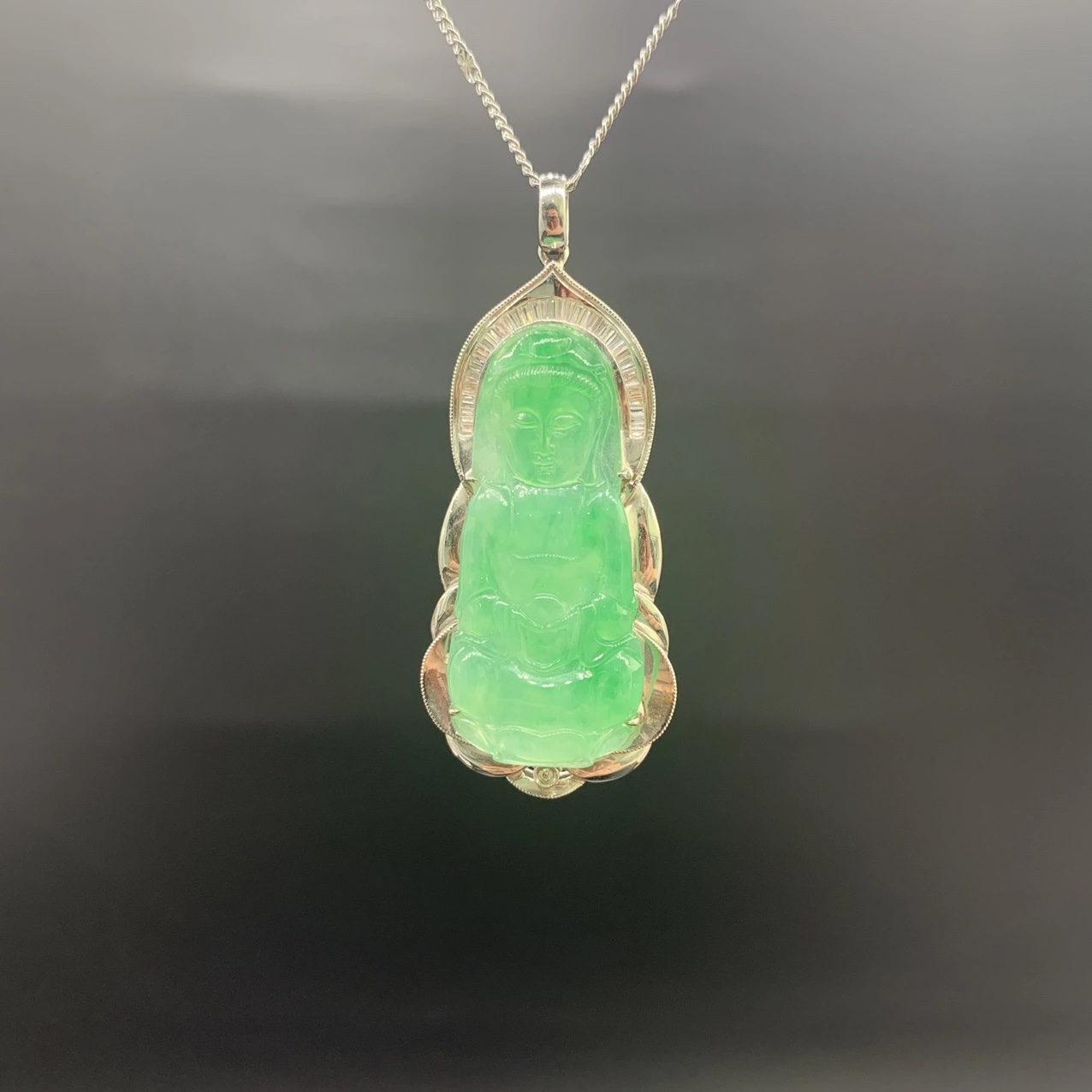 【 Oriental Jade 】 Natural Burmese jadeite and jade A-grade pure green Guanyin 18k gold exquisite inlaid pendant necklace details Picture