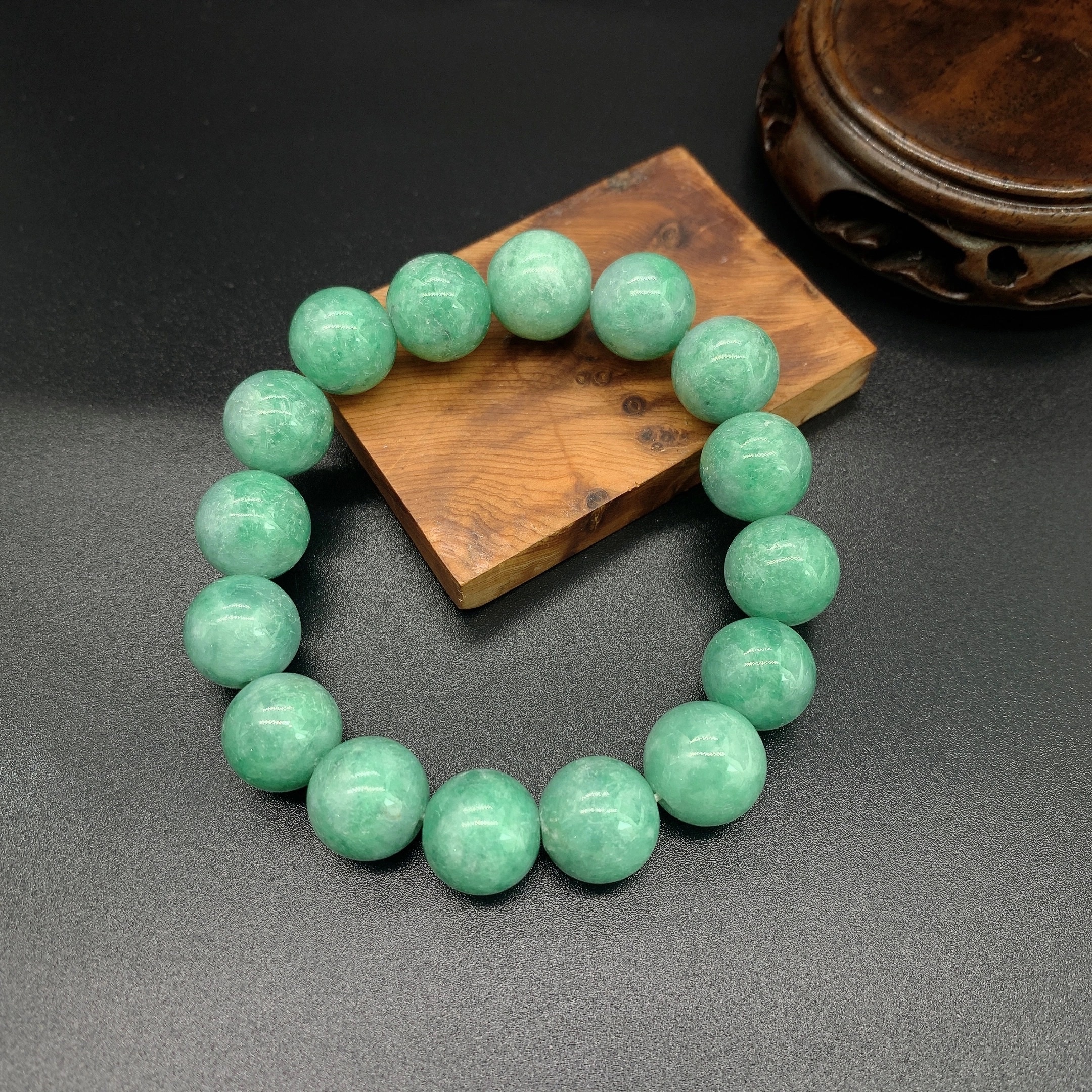 【 Oriental Jade 】 Natural Burmese jadeite and jade A-grade tricolor glutinous variety bracelet details Picture
