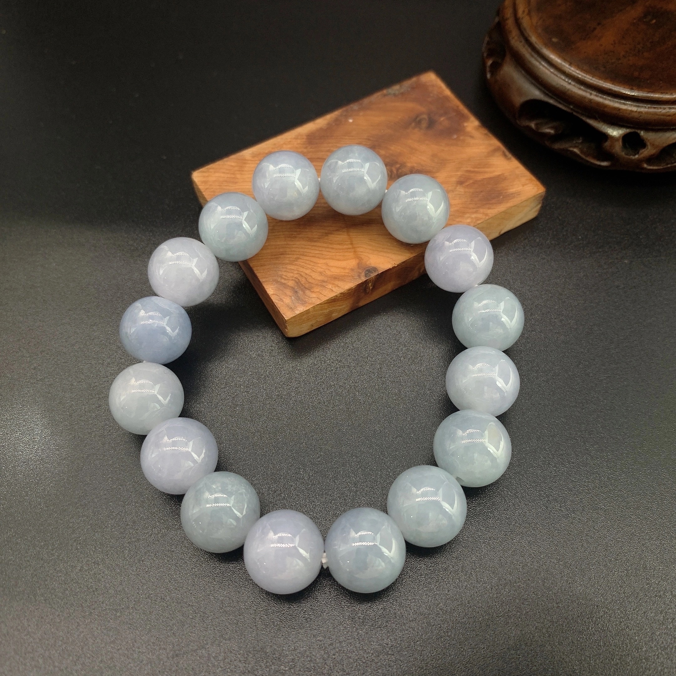 【 Oriental Jade 】 Natural Burmese jadeite and jade A-grade tricolor glutinous variety bracelet Application Scenario
