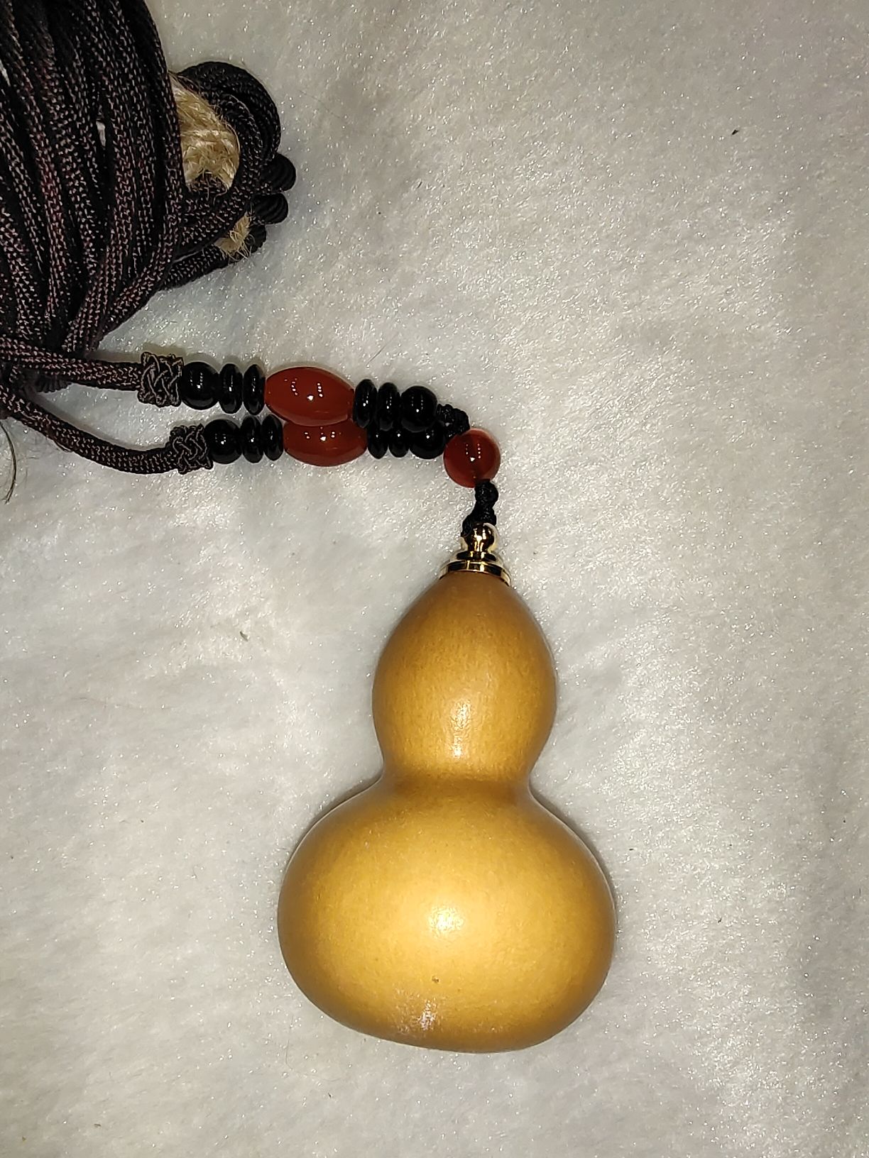 A natural gourd aged necklace with copper inlays Item Picture