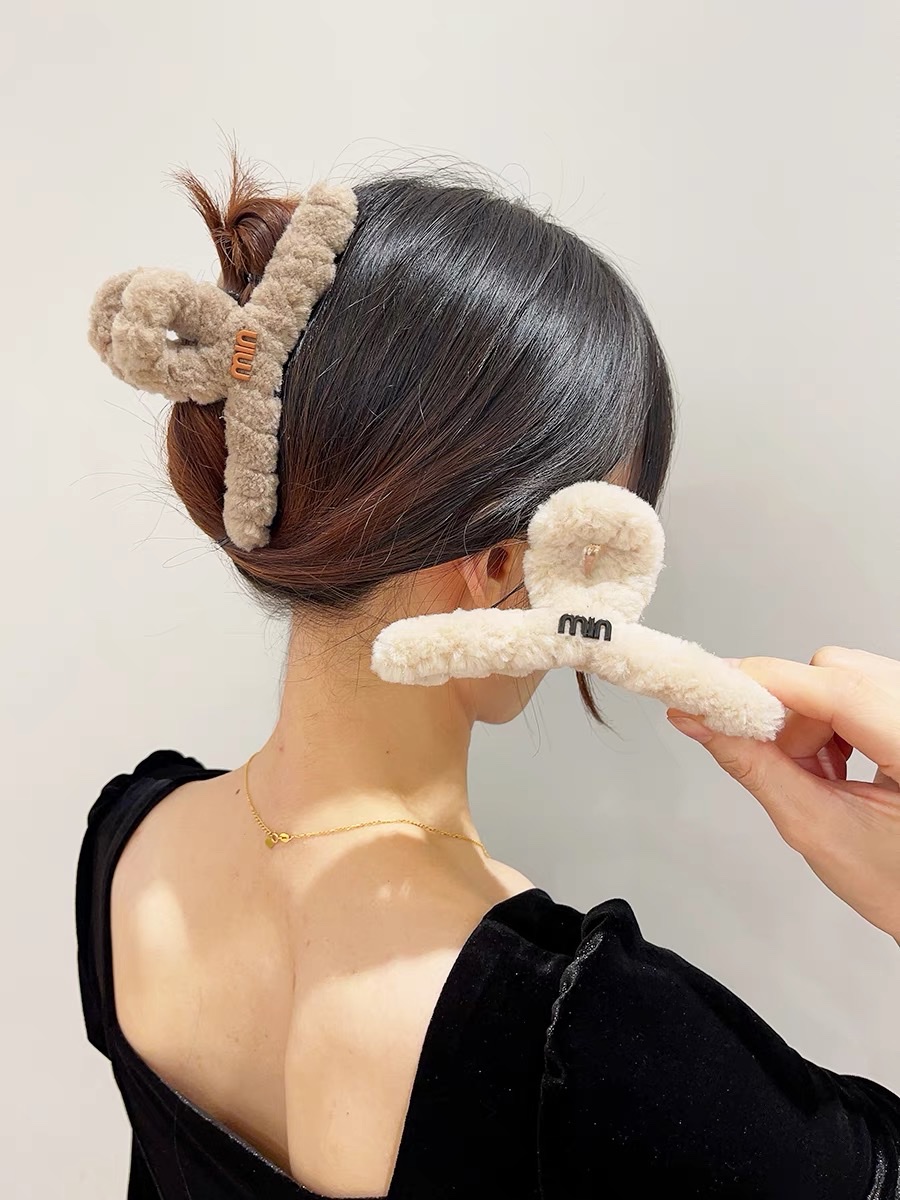 Autumn and winter hair clips, lamb wool 2022, furry and fleece hair clips, popular large shark clips, hair clips, back of the head clips details Picture