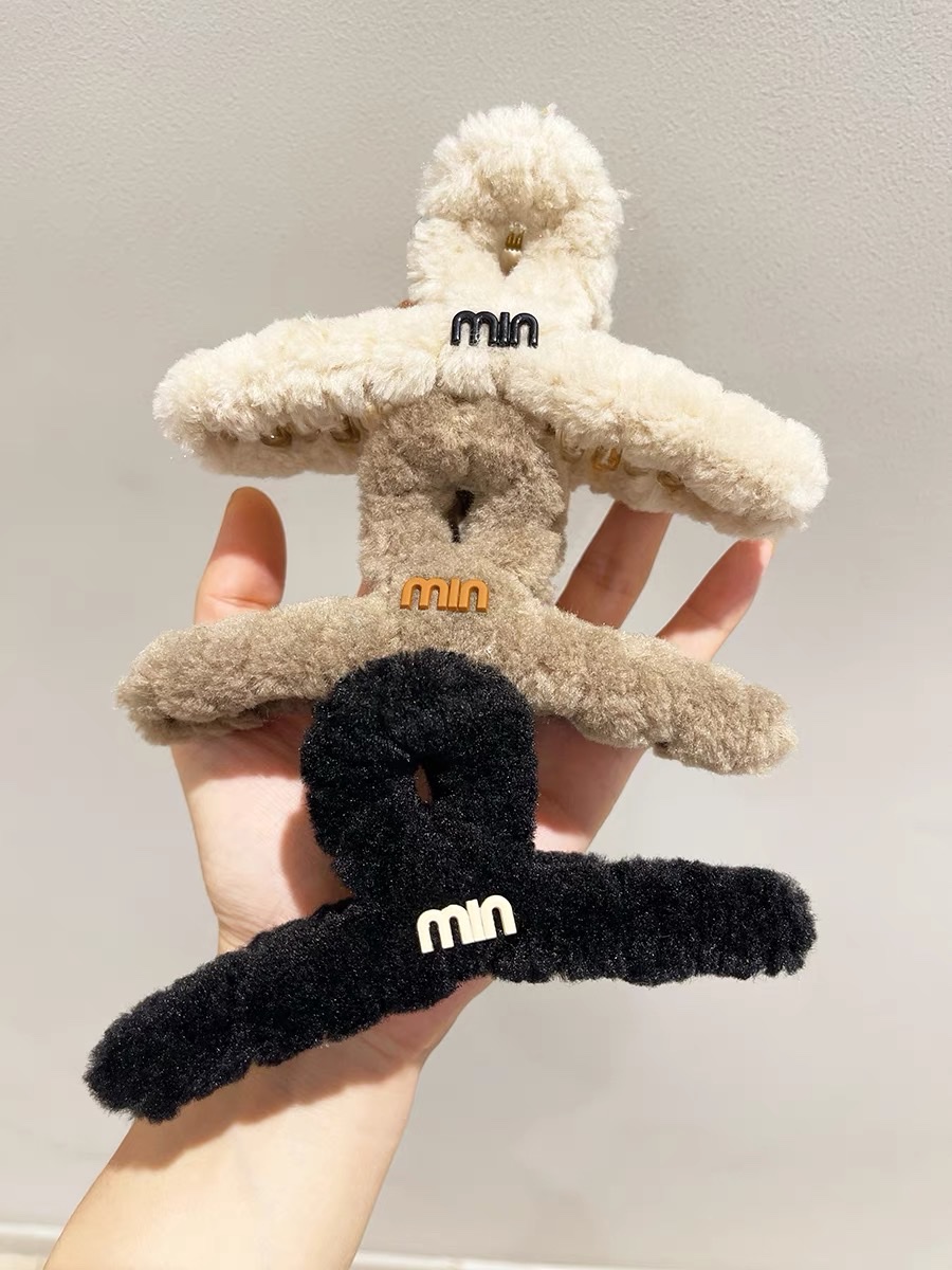 Autumn and winter hair clips, lamb wool 2022, furry and fleece hair clips, popular large shark clips, hair clips, back of the head clips