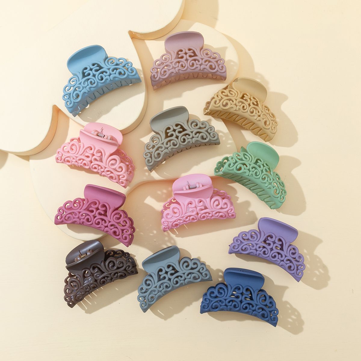 Haishen Accessories, a popular and trendy bestseller, is a classic and fashionable hair clip for women. It comes in a Korean version with a hook flower color Item Picture