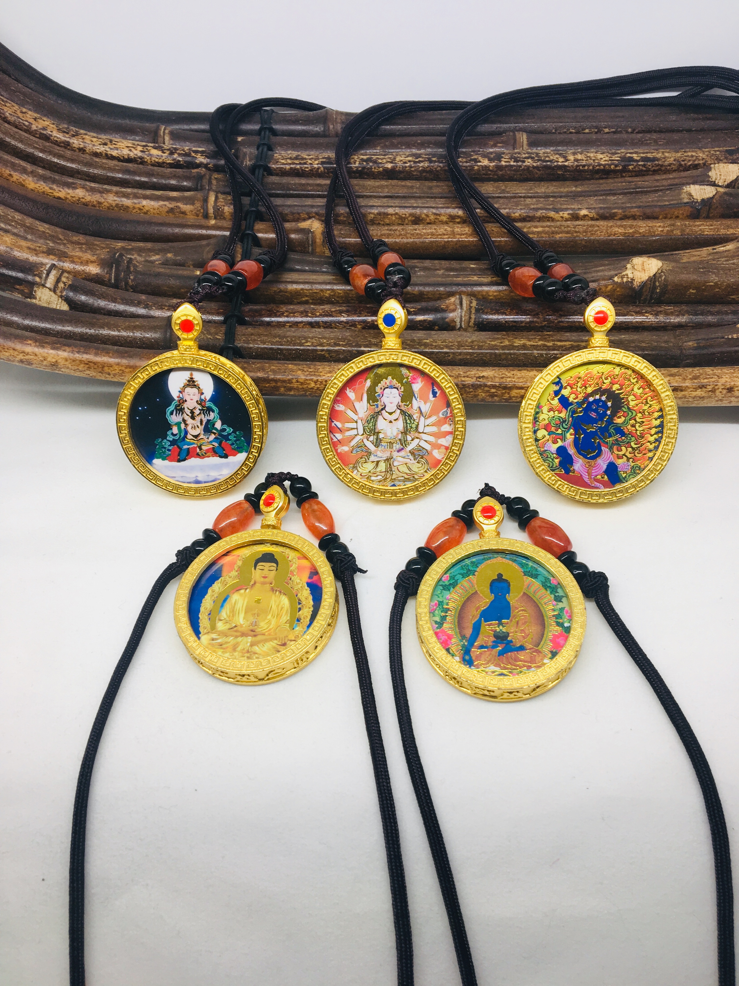 Round golden Thangka pendant necklace, gilded pendant necklace, Blue Pharmacist pendant necklace details Picture