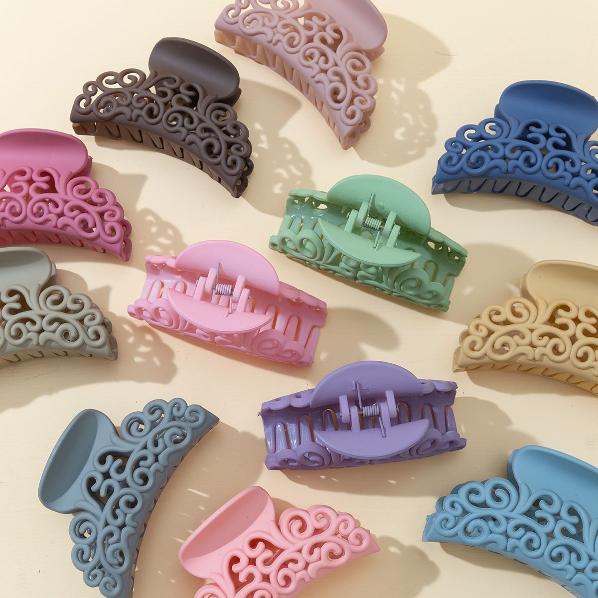 Haishen Accessories, a popular and trendy bestseller, is a classic and fashionable hair clip for women. It comes in a Korean version with a hook flower color details Picture