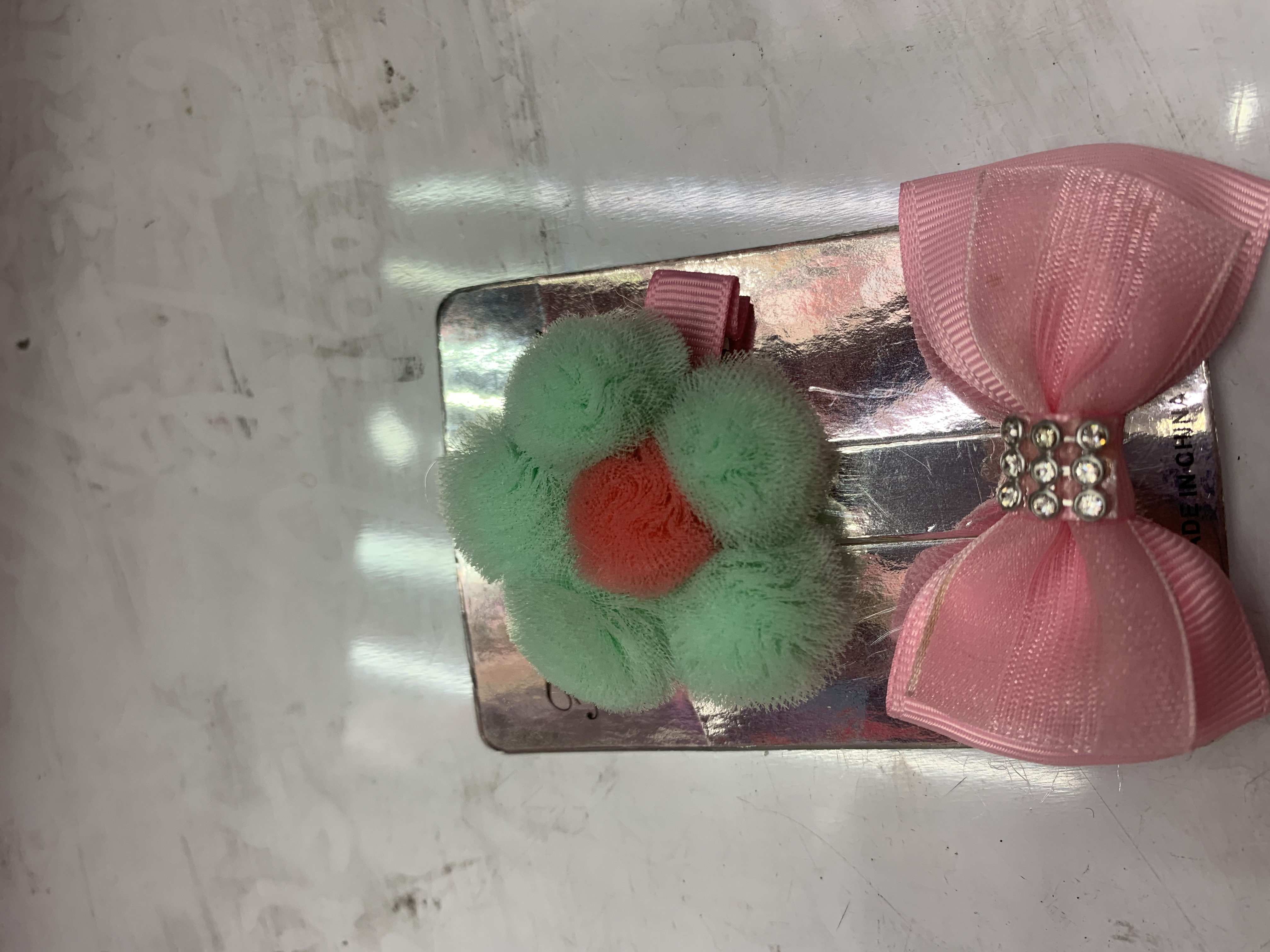 夹子/网球＋蝴蝶结/饰品白底实物图