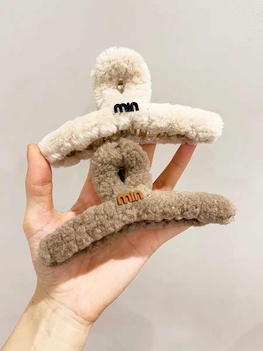 Autumn and winter hair clips, lamb wool 2022, furry and fleece hair clips, popular large shark clips, hair clips, back of the head clips Specification image