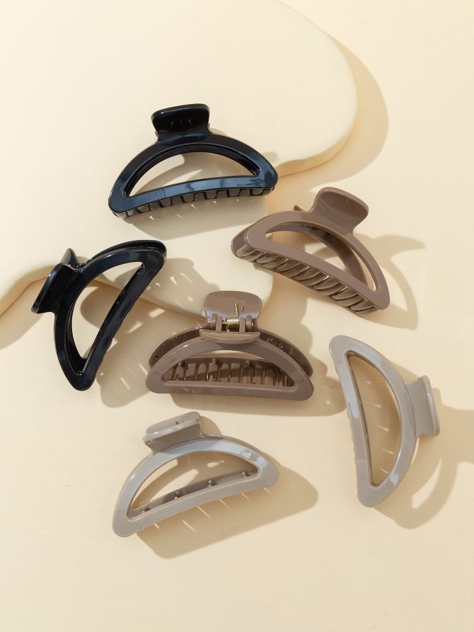 Haishen Accessories, a popular and trendy Korean-style grab clip, plastic clip, milk tea three-color arc-shaped semi-circular bath clip Application Scenario
