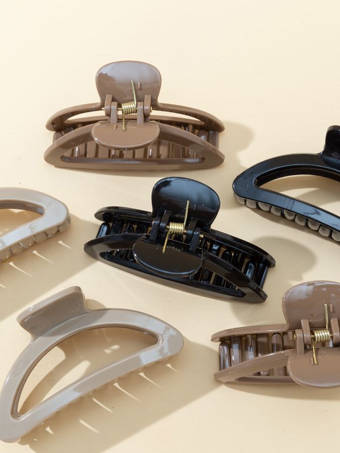 Haishen Accessories, a popular and trendy Korean-style grab clip, plastic clip, milk tea three-color arc-shaped semi-circular bath clip details Picture