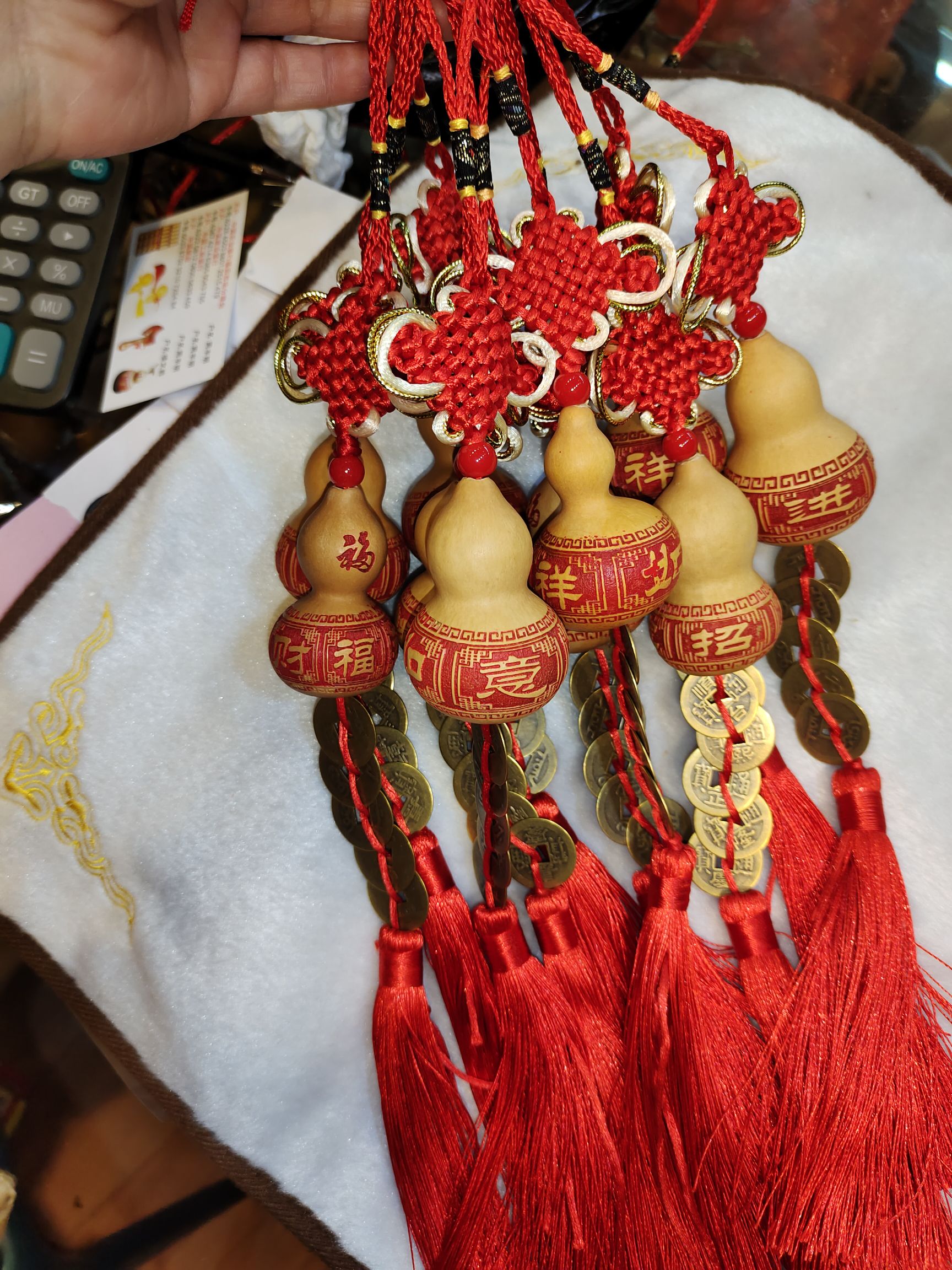 Carve a hand-twisted natural gourd with Five Emperors' coins detail image 2