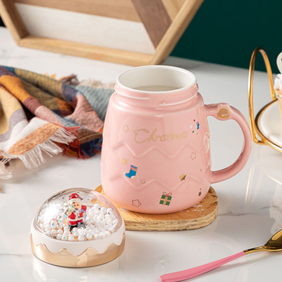 Christmas gift ceramic mugs, large-capacity Christmas cups, daily necessities wholesale, Christmas gifts, drinking cups, Medley 030 Application Scenario