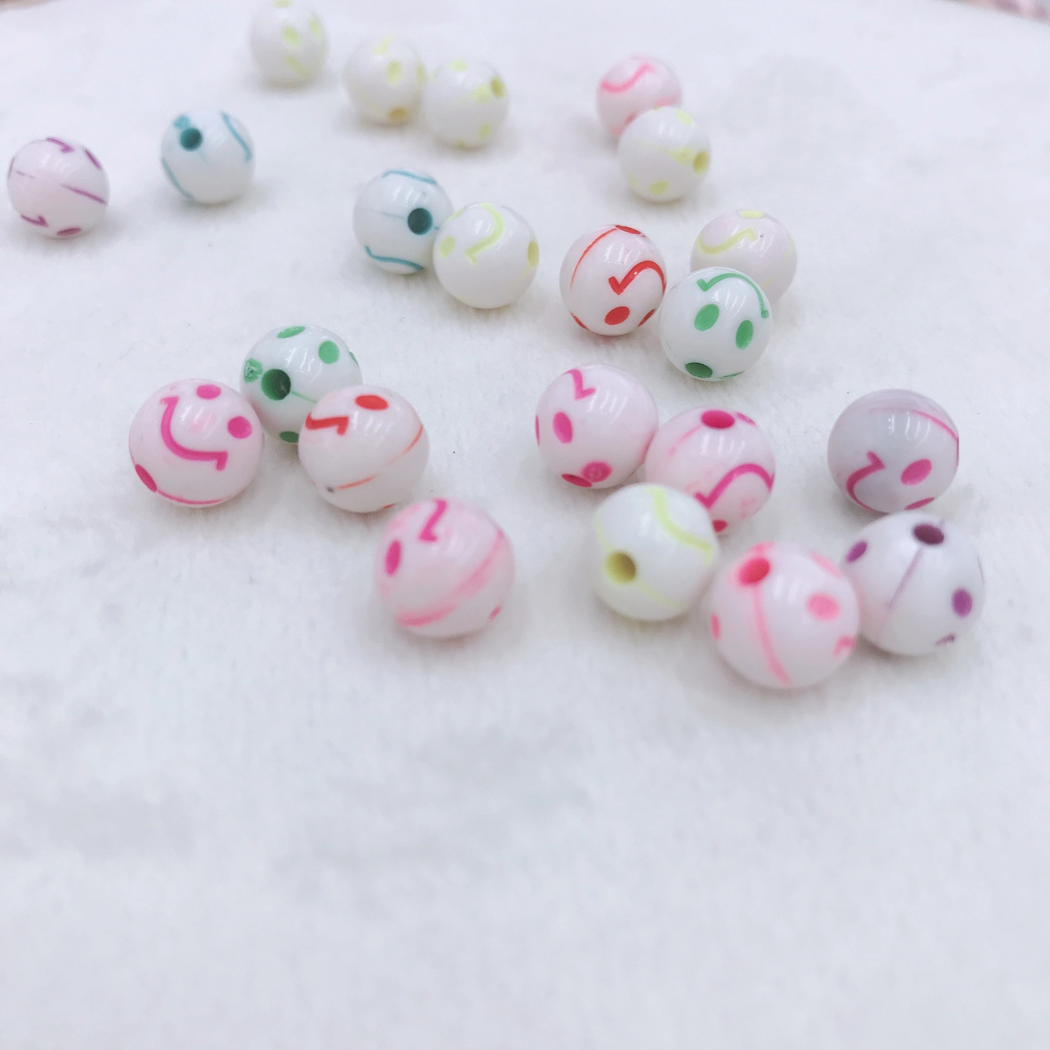 99-head hair strings and rubber bands, DIY handcrafted beading, children's necklaces, educational beading, acrylic accessories, premium headwear accessories, fashionable trends, internet-famous best-selling accessories, various effect beading Application Scenario