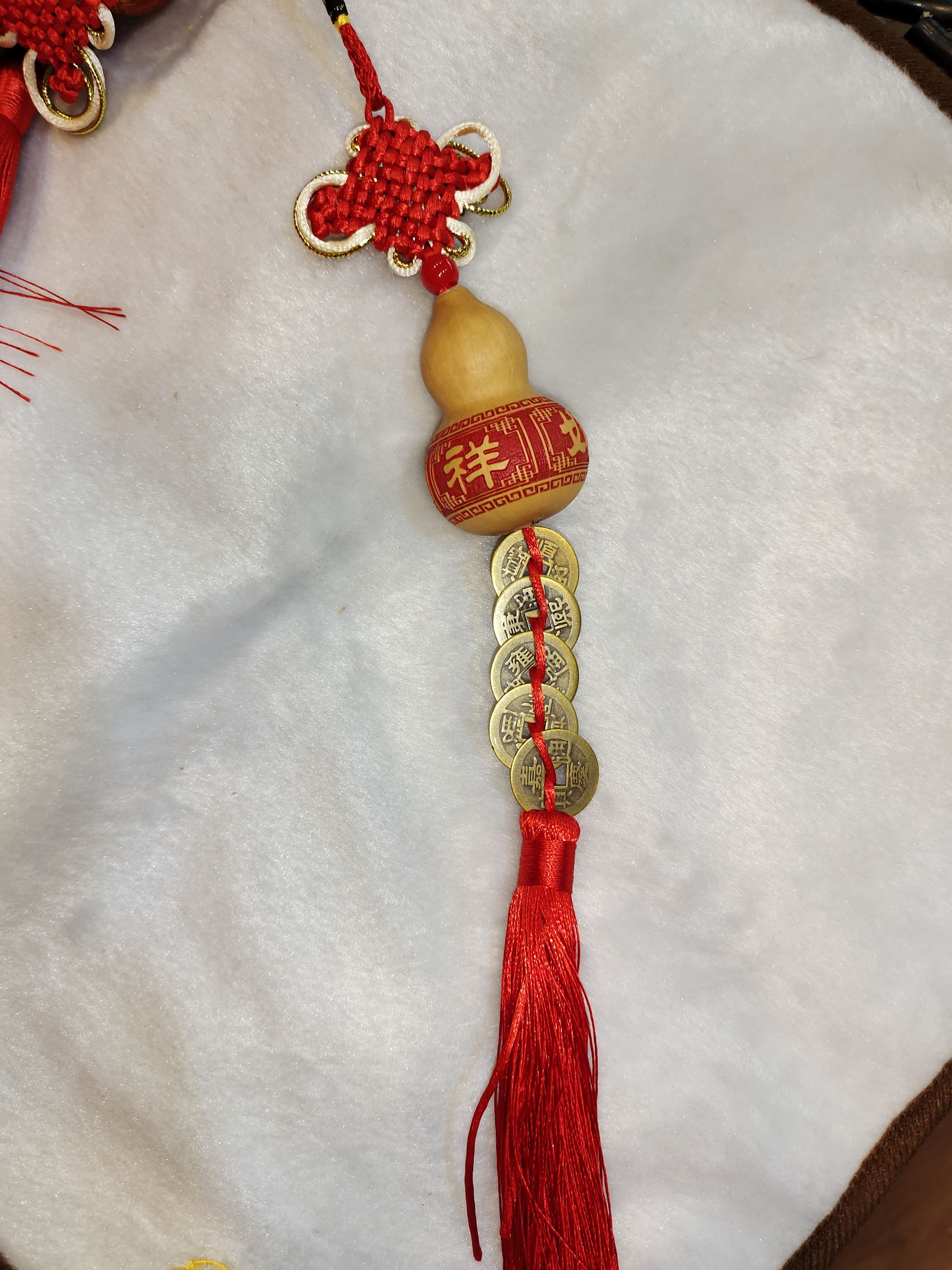 Carve a hand-twisted natural gourd with Five Emperors' coins detail image 4