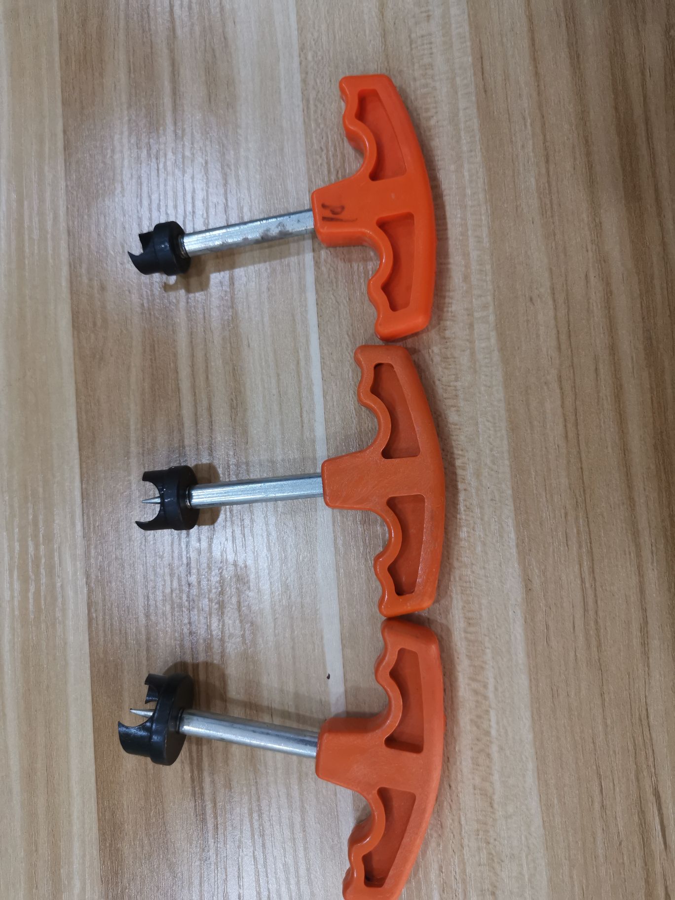 Hole opener, irrigation hole opener and hole drill Specification image