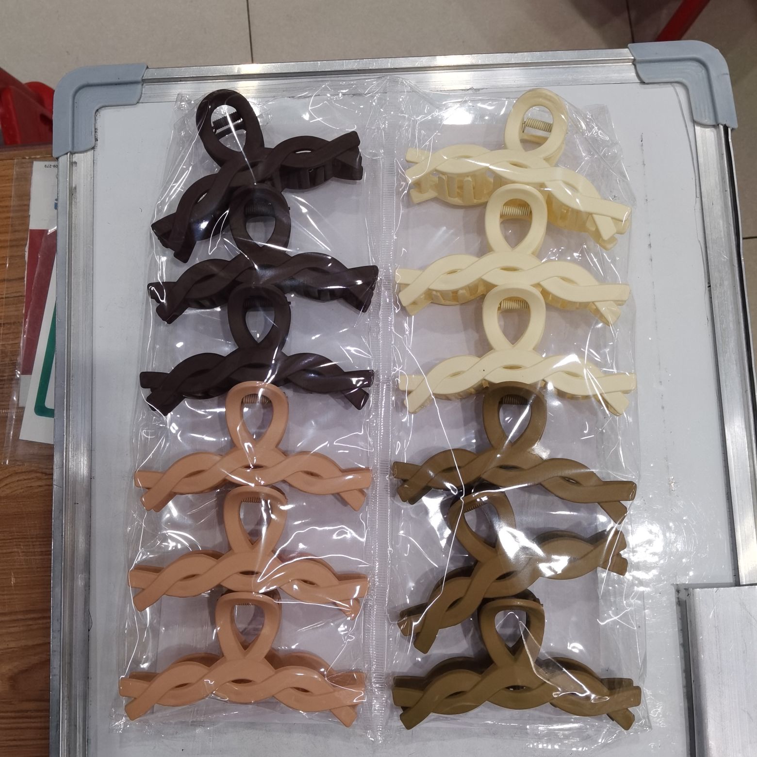 Haishen Accessories, a popular and trendy Korean-style fashionable rubber milk tea 4-color plastic scratch-off clip, a classic and popular Korean-style milk tea-colored hair clip for women