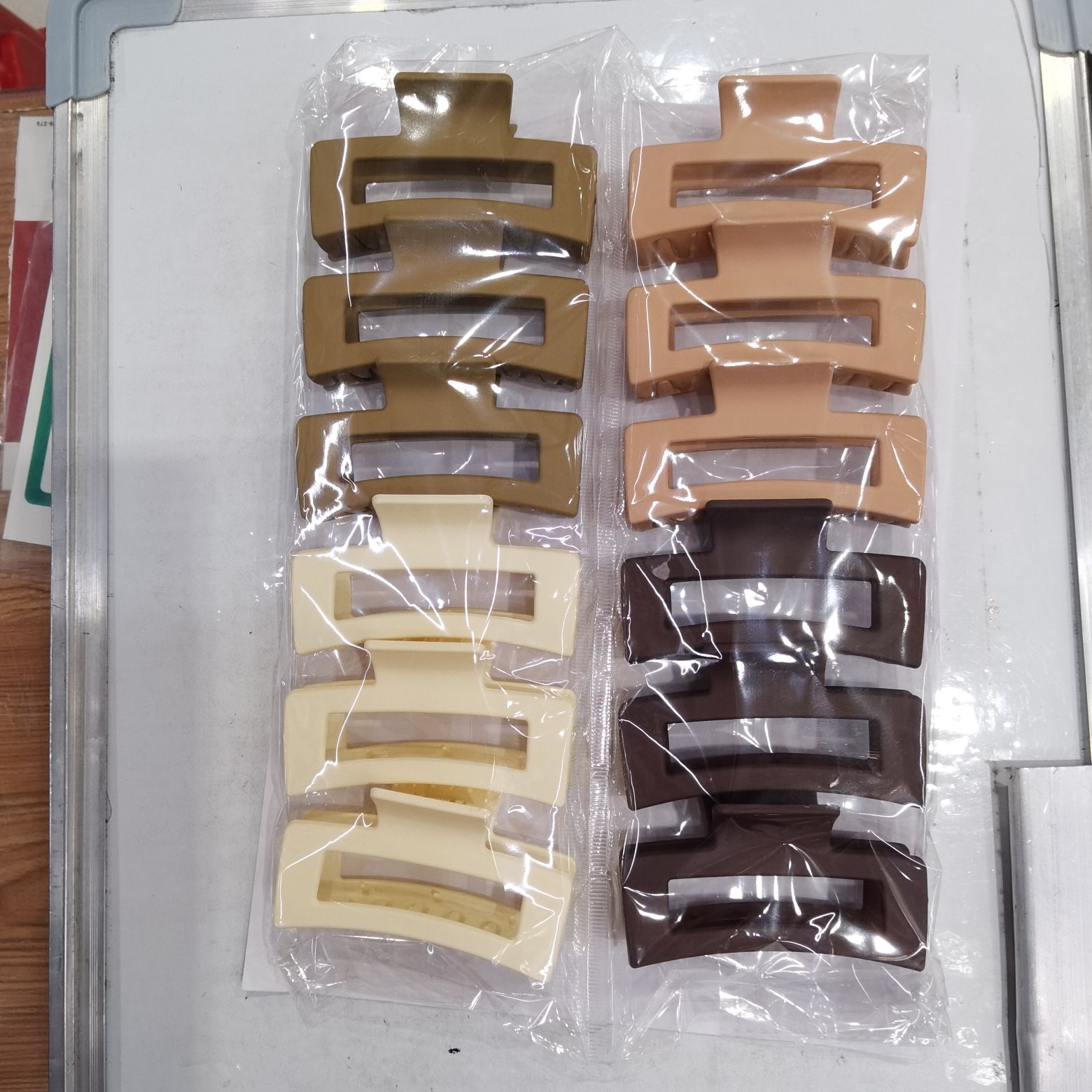 Haishen Accessories, a popular and trendy Korean-style fashionable rubber milk tea 4-color plastic scratch-off clip, a classic and popular Korean-style milk tea-colored hair clip for women Specification image