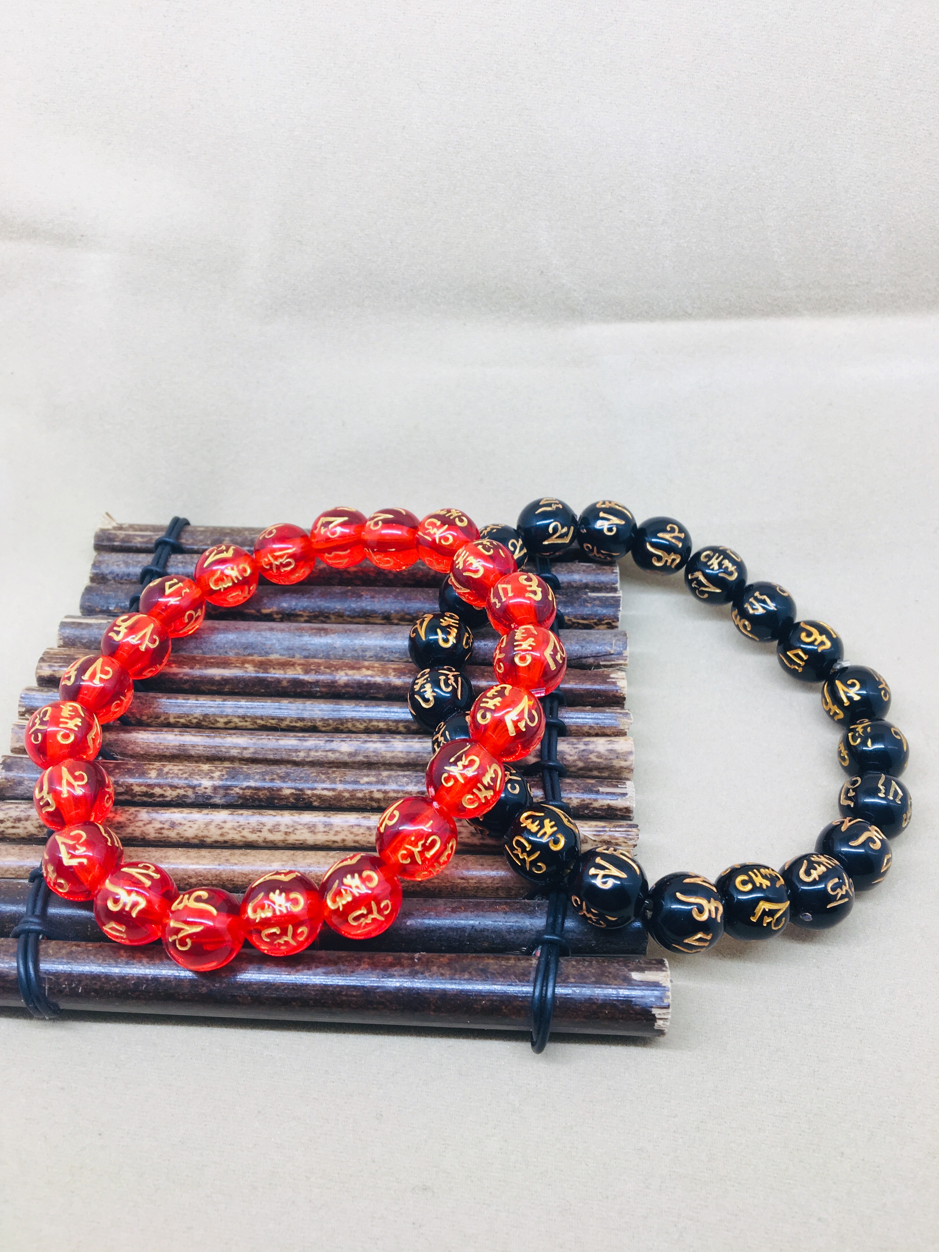 Resin material best-selling items are selling well in scenic spots and tourist attractions. 10mm red bracelets and 10mm bracelets are essential for setting up stalls in shopping centers Item Picture