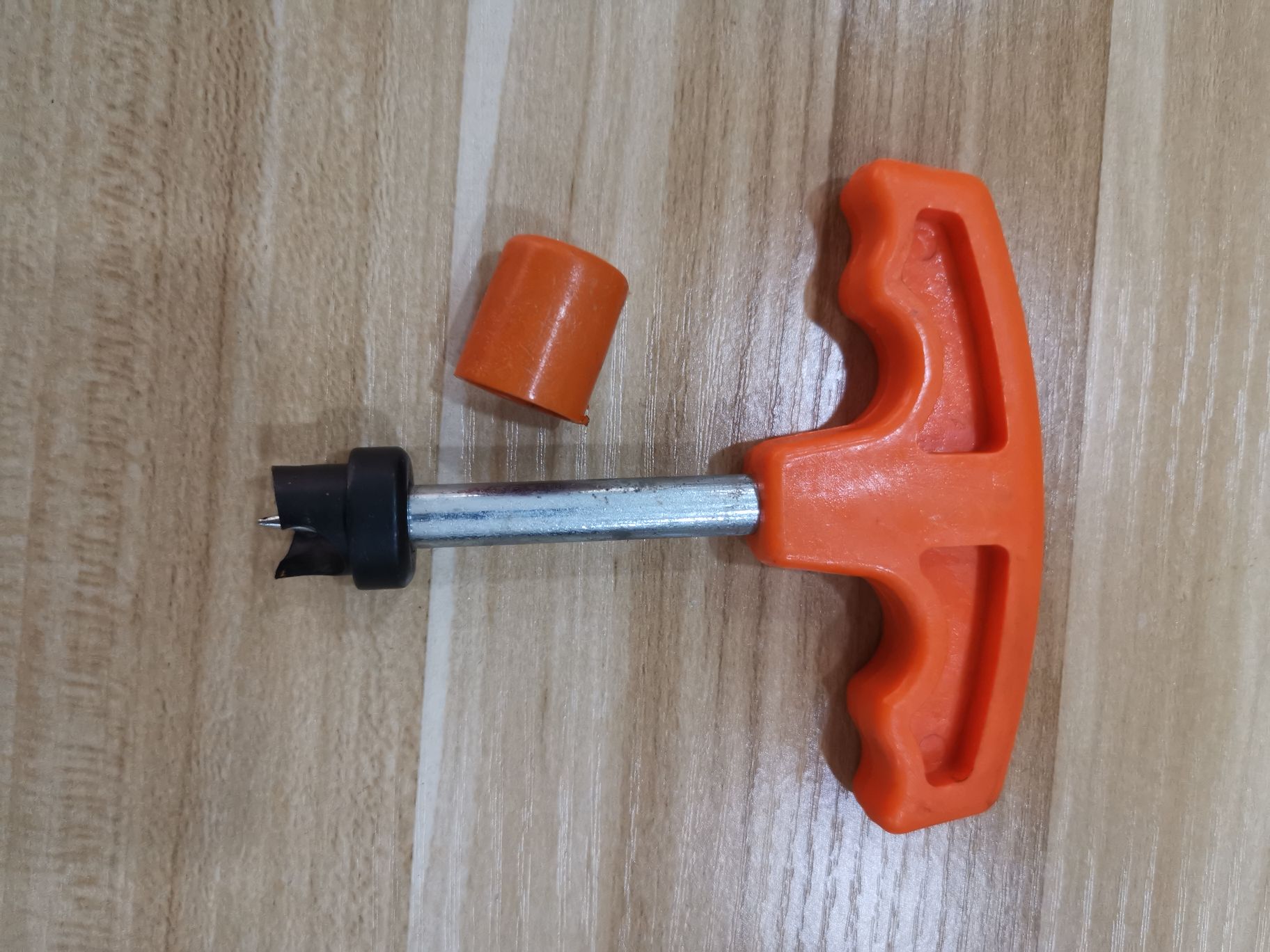 Hole opener, irrigation hole opener and hole drill