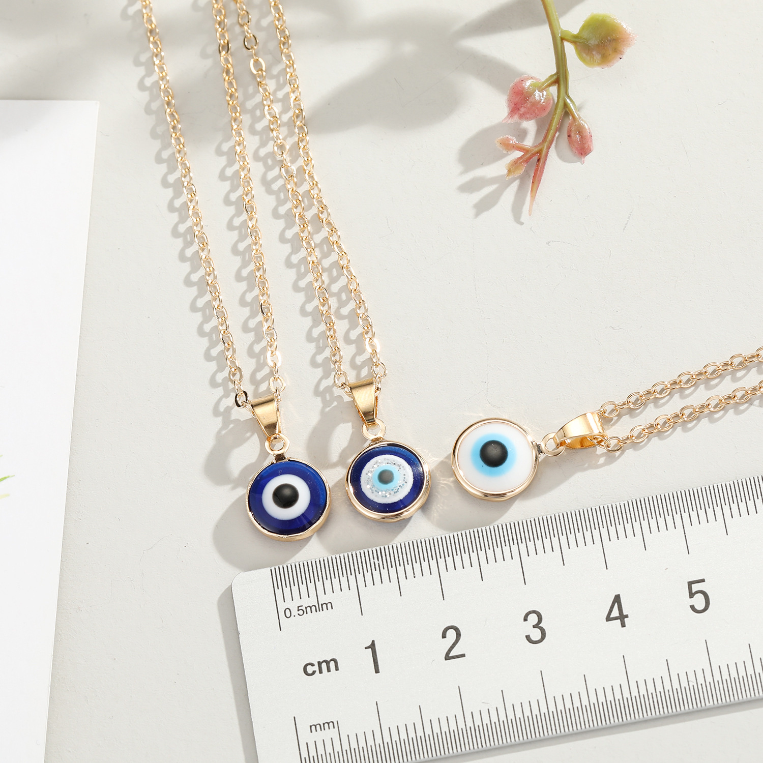 European and American cross-border jewelry, Turkish blue eye pendant necklace, simple rimmed eye necklace, women's foreign trade necklace Application Scenario