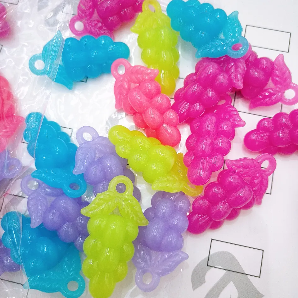 67-head hair strings, hair bands, DIY handcrafted beads, children's necklaces, educational beads, acrylic accessories, premium headwear accessories, fashion trends, internet-famous best-selling accessories, various effect beads Application Scenario