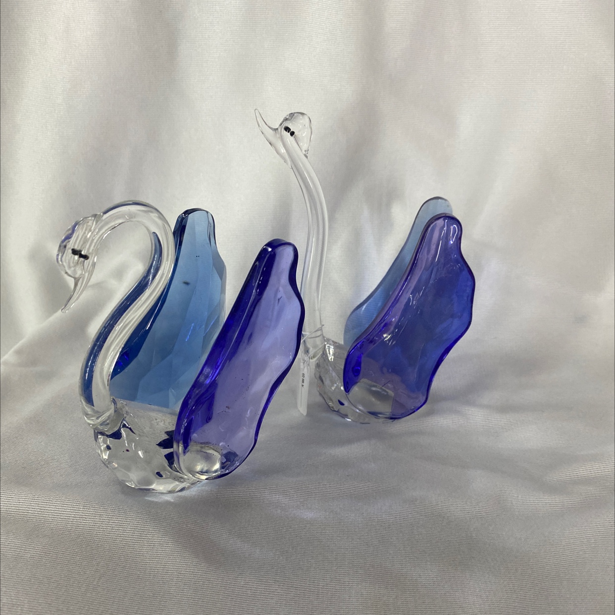 A pair of blue winged swans made of Bixing Crystal symbolizes a beautiful love. AA540542 details Picture