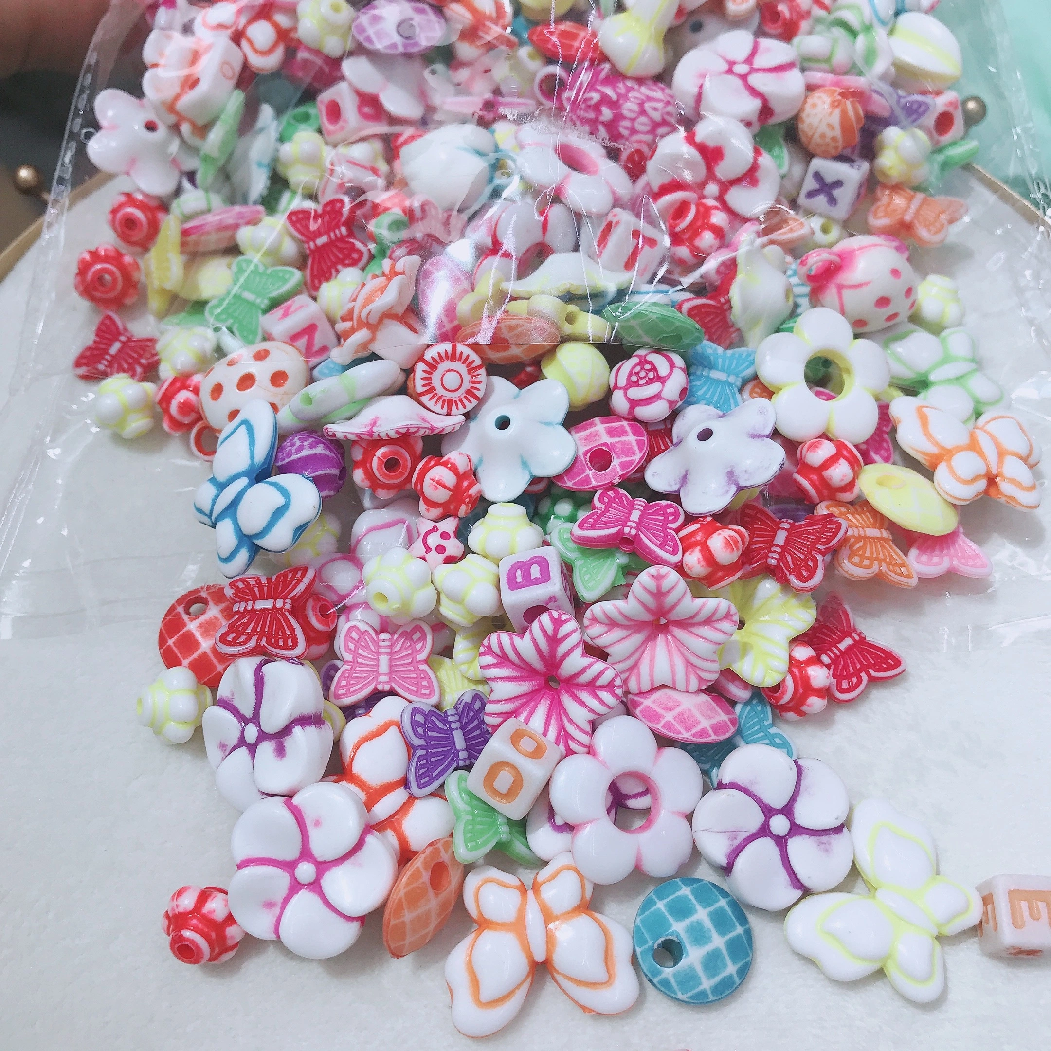 93 Hair strings, hair bands, leather bands, DIY handcrafted beads, children's necklaces, educational beads, acrylic accessories, premium headwear accessories, fashion trends, internet-famous best-selling accessories, various effect beads details Picture