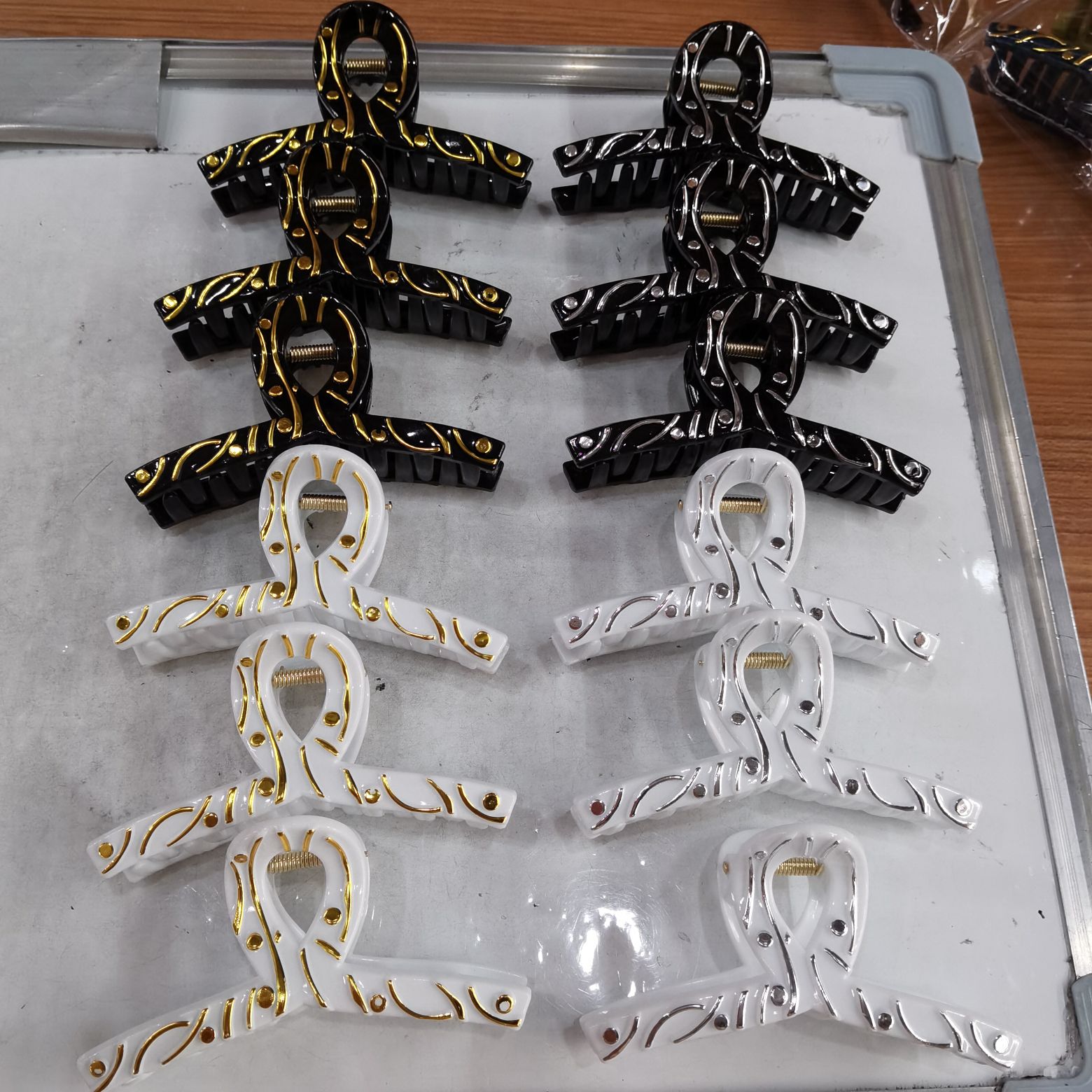 Hai Shen Accessories' new colorful coffee color, black base, white base, gold and silver, trendy Korean-style hair clips, bath clips and shower clips Application Scenario