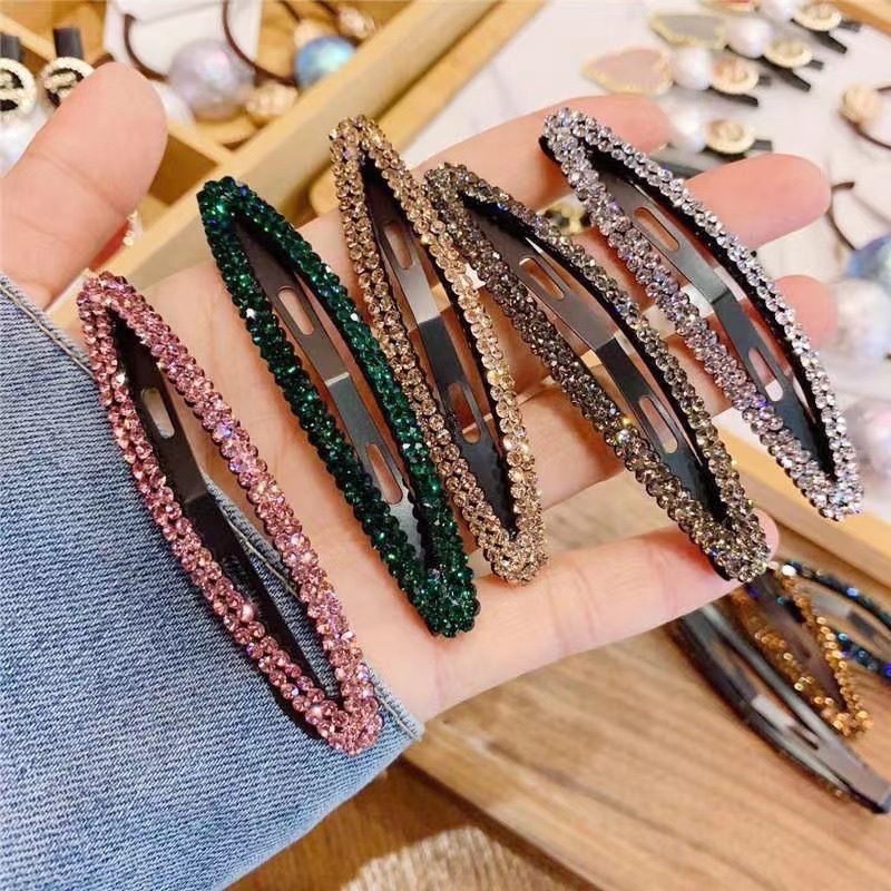 Trendy, versatile, fashionable and simple back clip