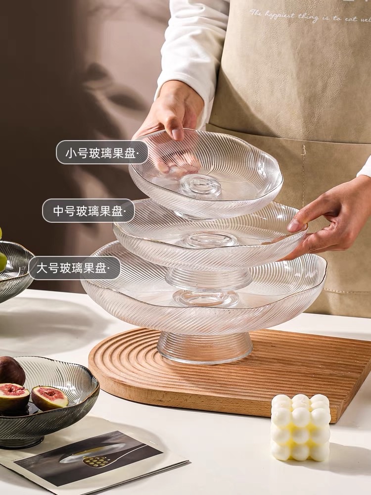 Glass bowls, fruit bowls with bases, light luxury high-end daily necessities, home gifts and decorative items Application Scenario