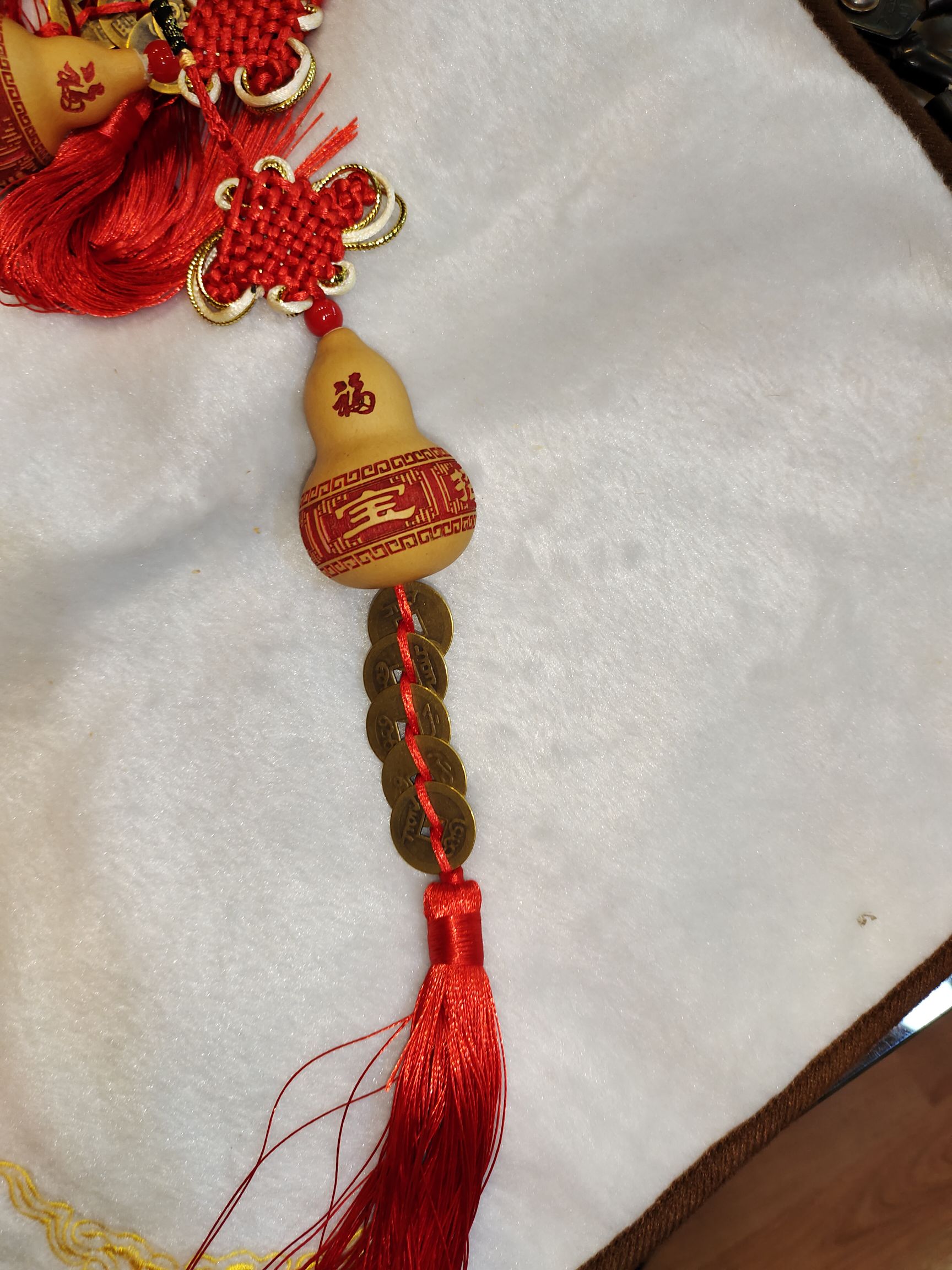 A natural hand-held gourd engraved with blessings, prosperity, longevity, joy and wealth, along with the Five Emperors' coins Specification image