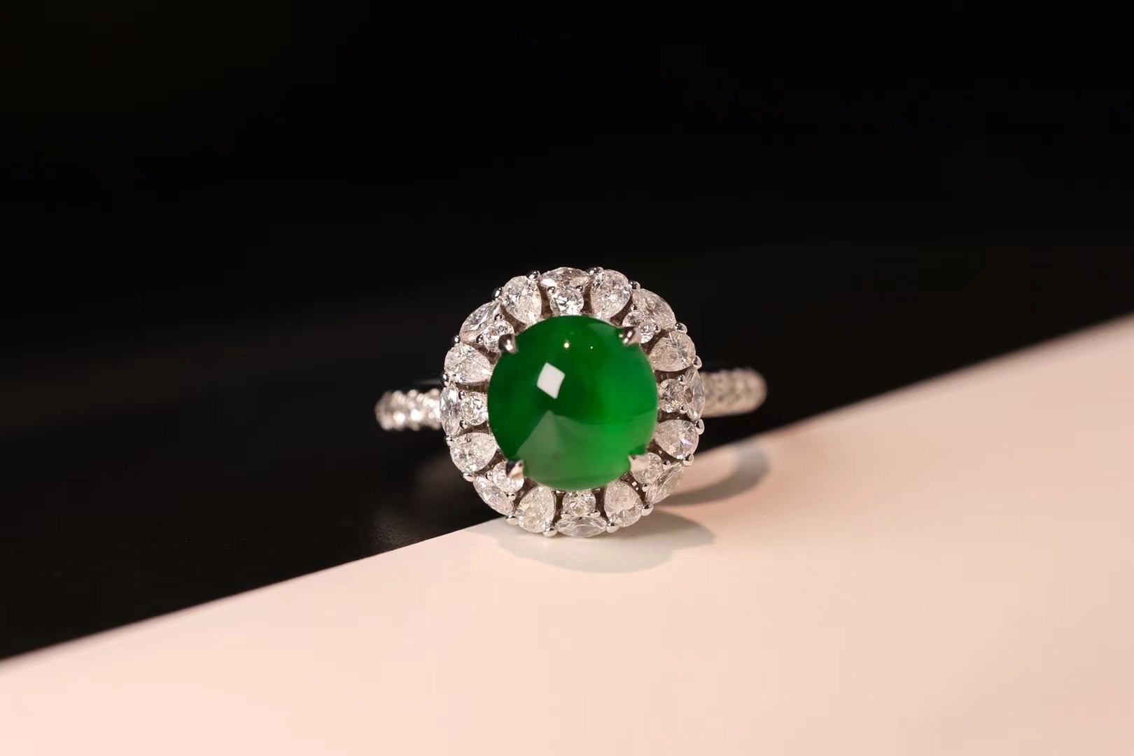 天然a货阳绿翡翠戒指女冰种满绿蛋面裸石祖母绿玉戒面详情3