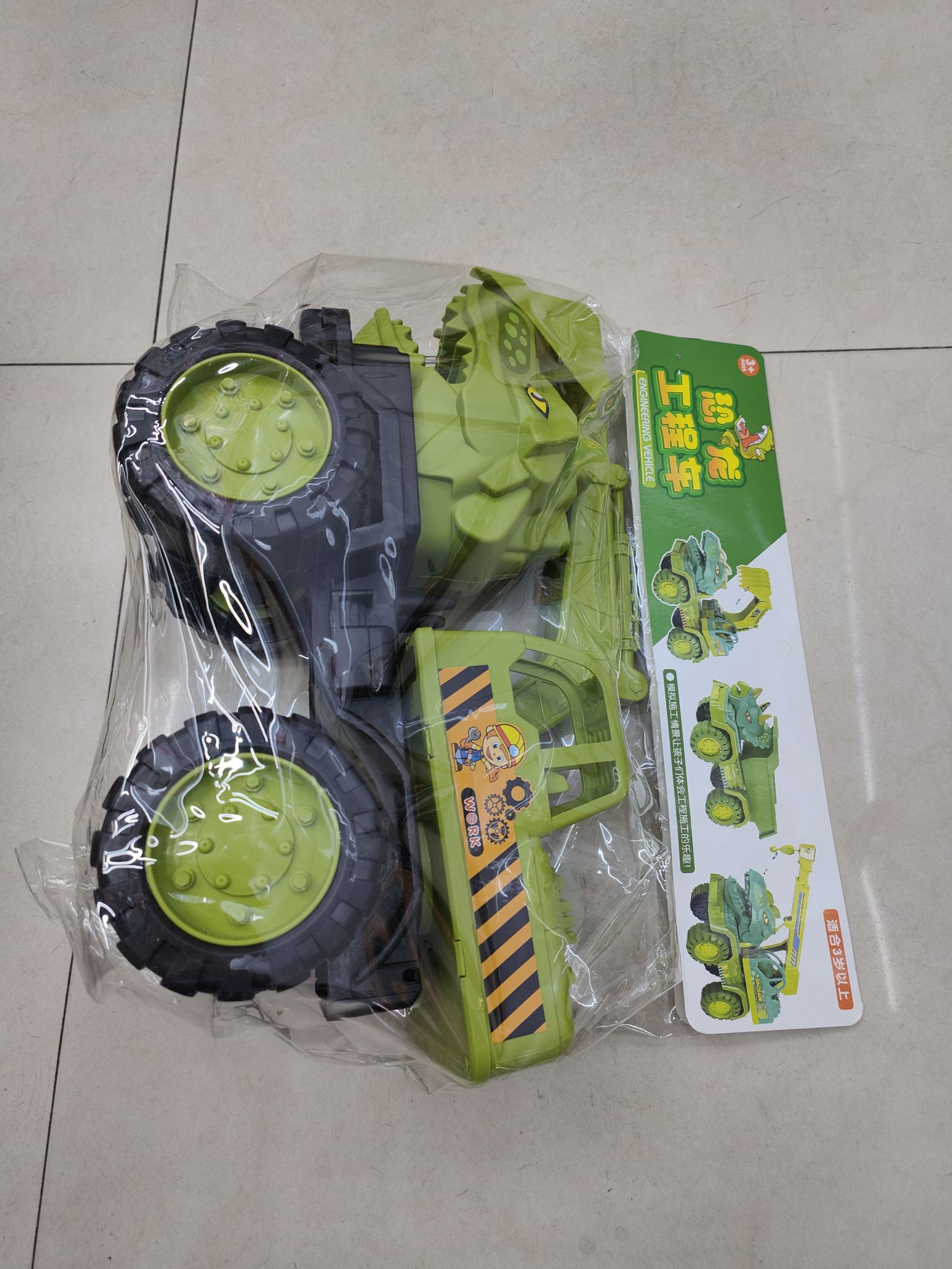 Yang Yanchun Toy Store's Bagged Dinosaur Car Inertial Toys 01 Application Scenario