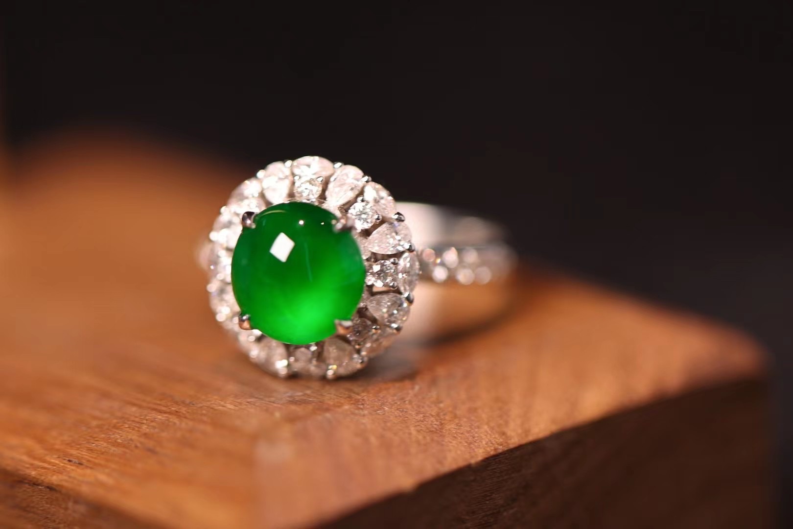 天然a货阳绿翡翠戒指女冰种满绿蛋面裸石祖母绿玉戒面详情1