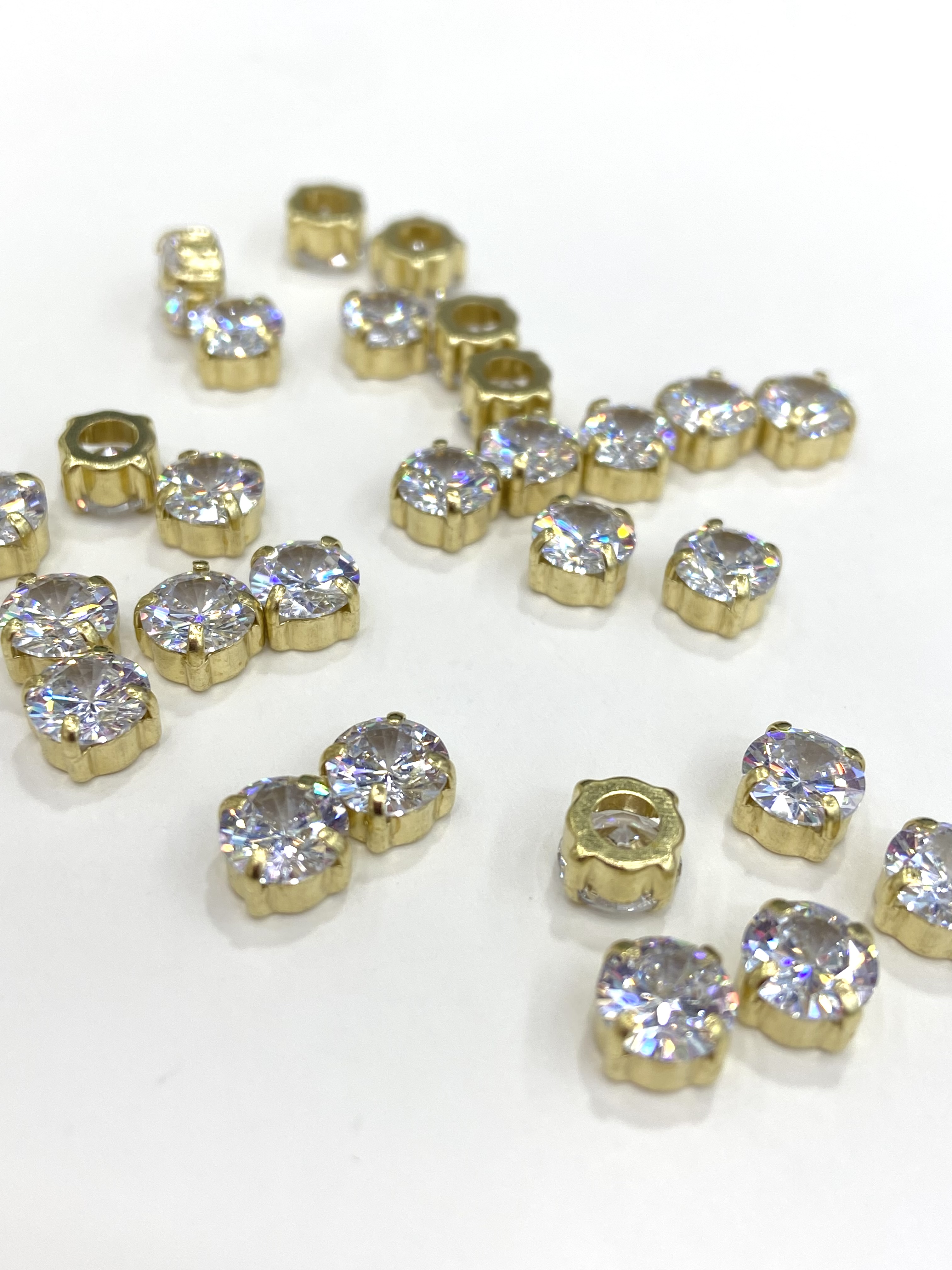 Round zircon accessories, copper accessories, zircon claws, heat-resistant earrings, necklaces, pendants and accessories Application Scenario