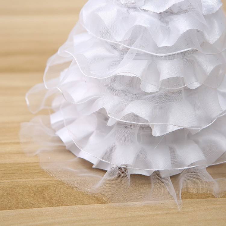 New wedding character resin handicrafts, Western-style wedding cake decoration, small figurines, wedding romantic couple dolls detail image 5