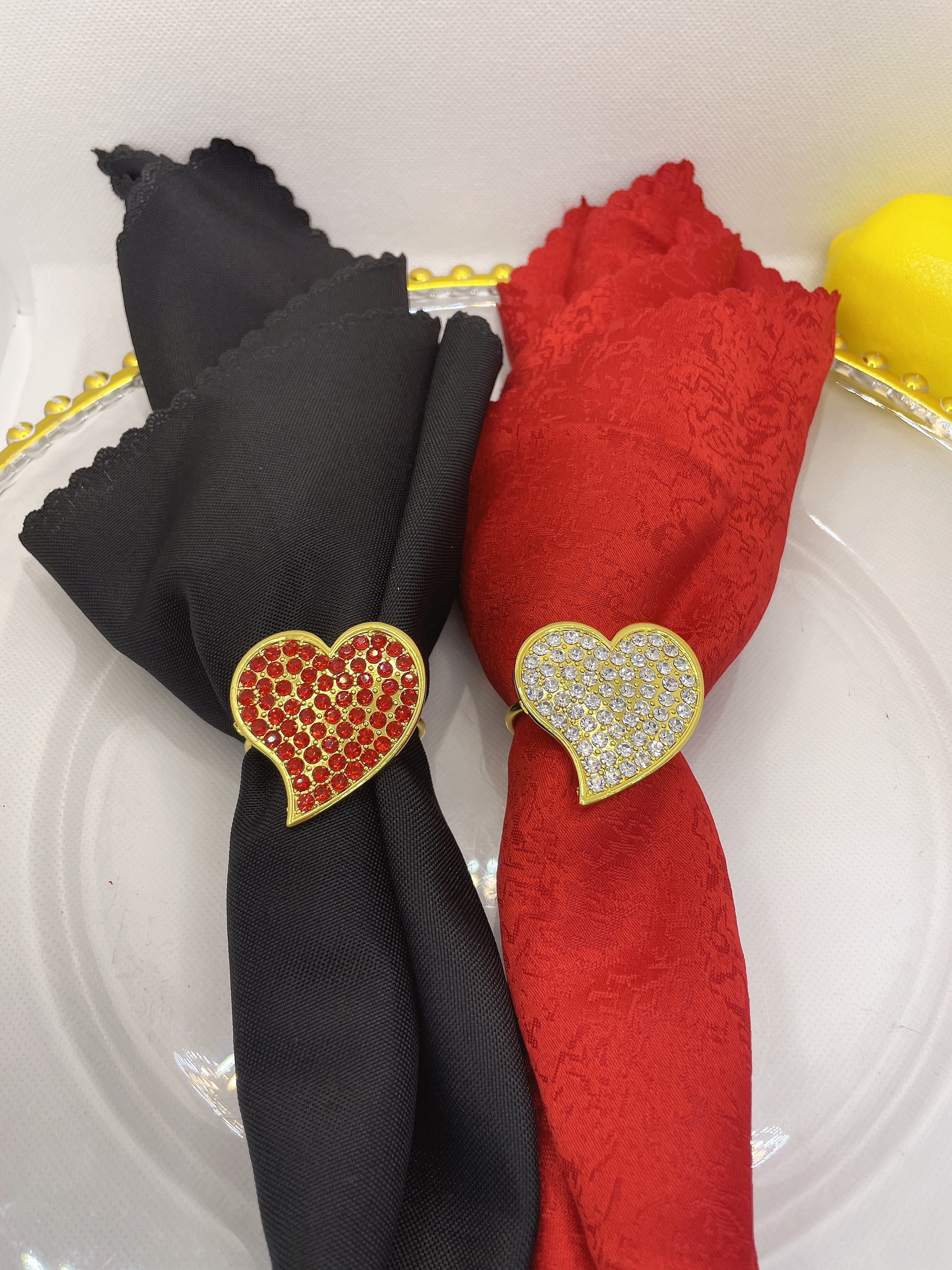 Napkin ring with rhinestone heart Specification image