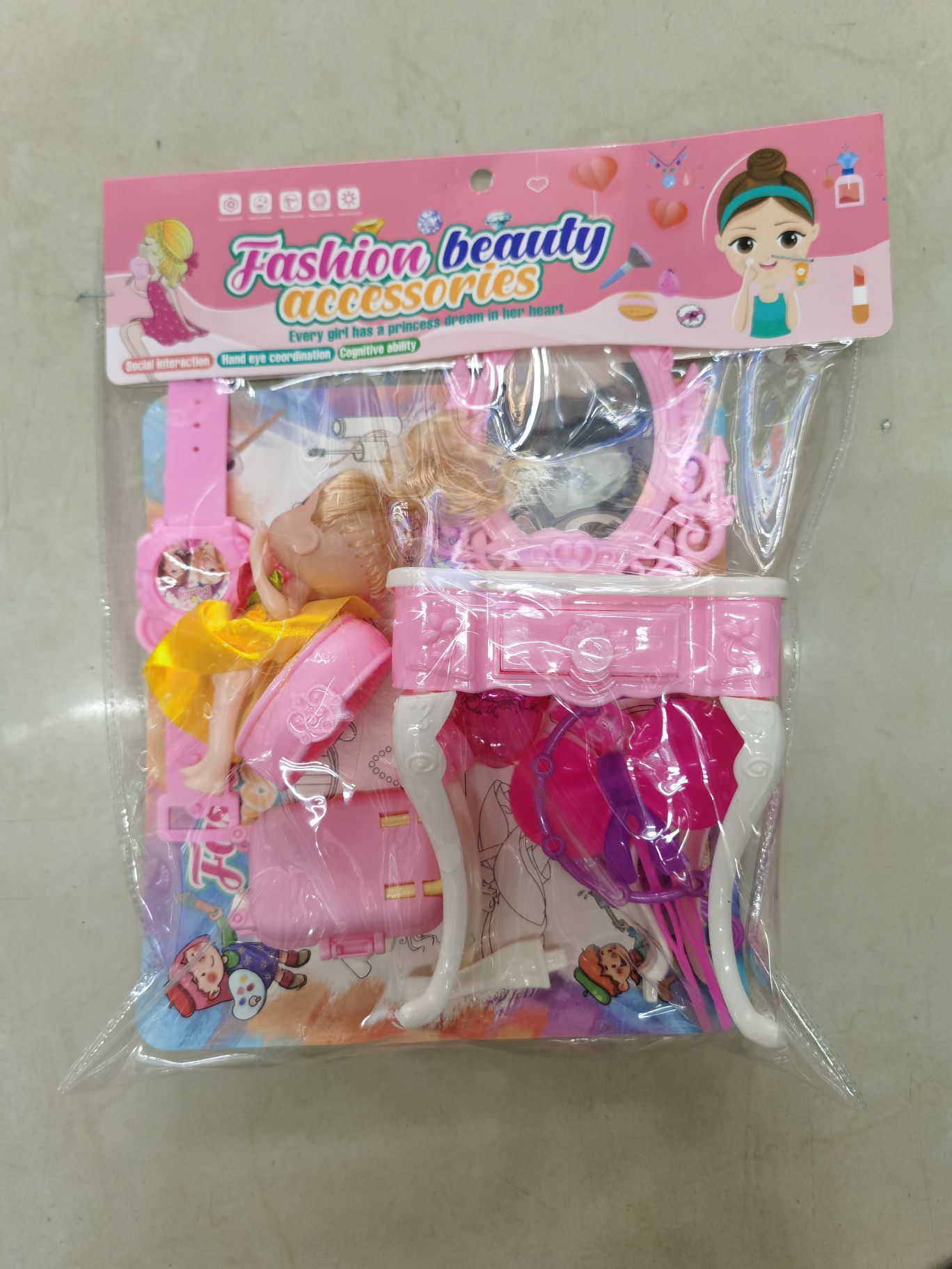 美女餐桌椅