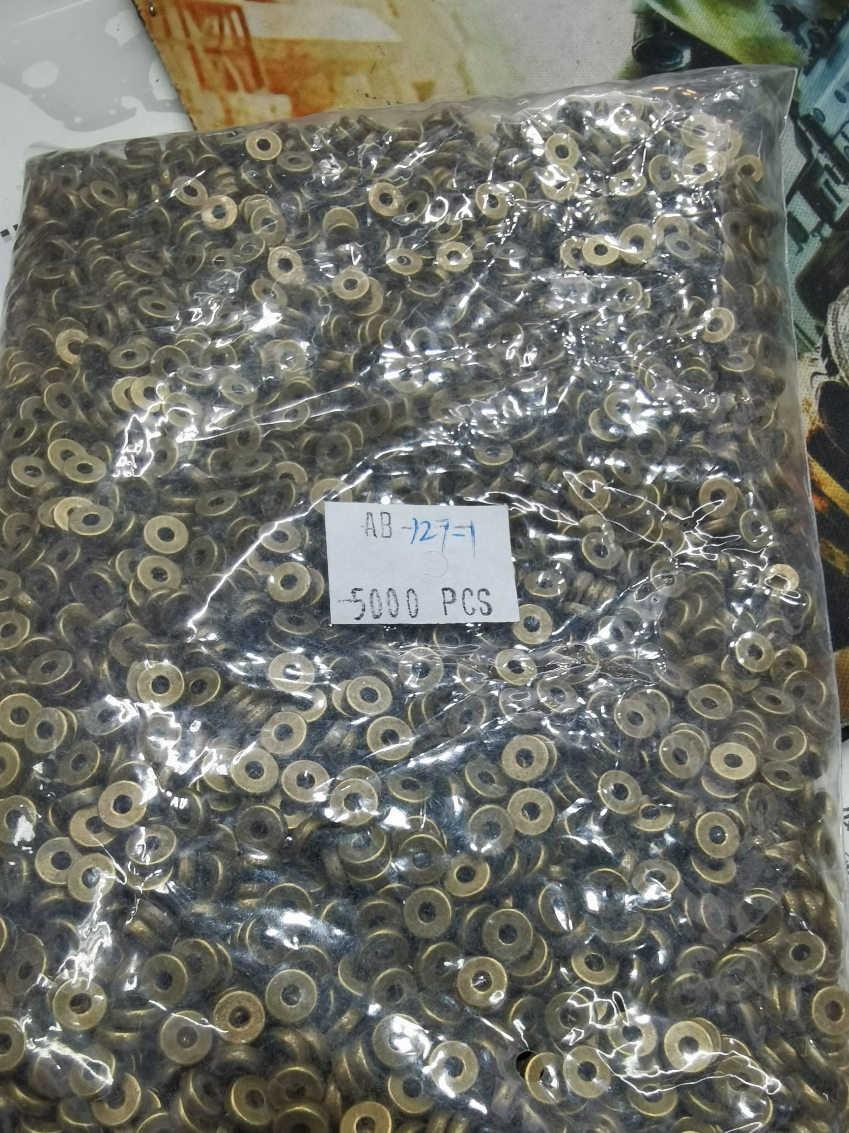 Each package contains 5,000 6-meter grid pieces in antique green color