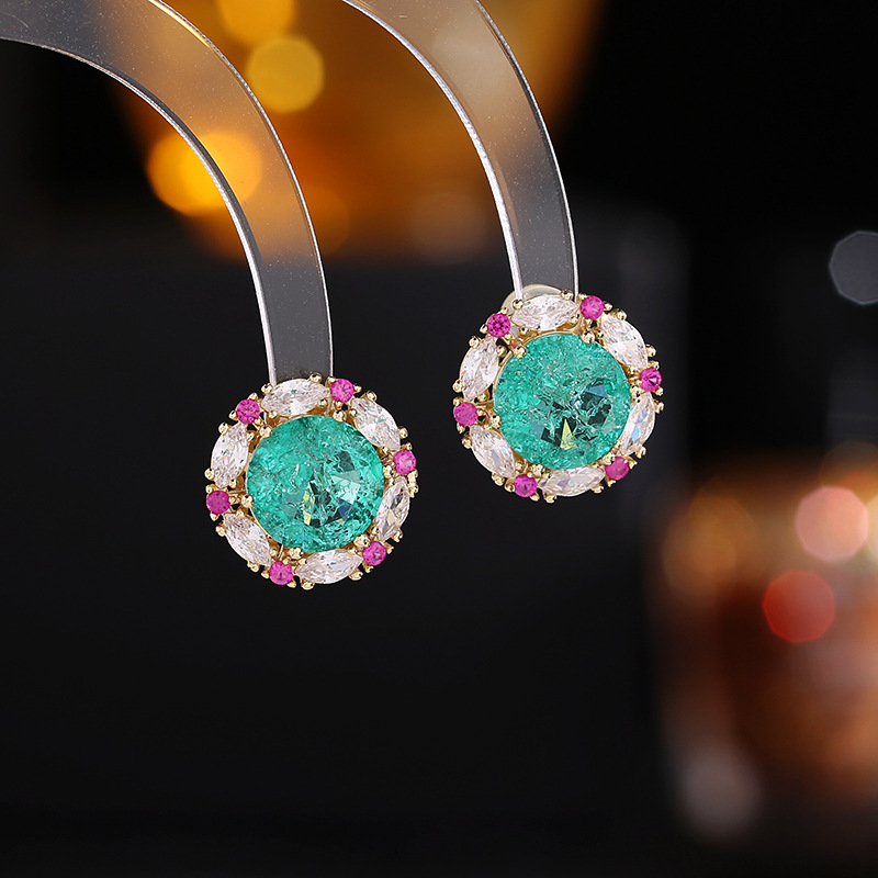 كان تصميم صغار السن بسيطاً جداً حول أقراط الأقراط الغازية detail image 6
