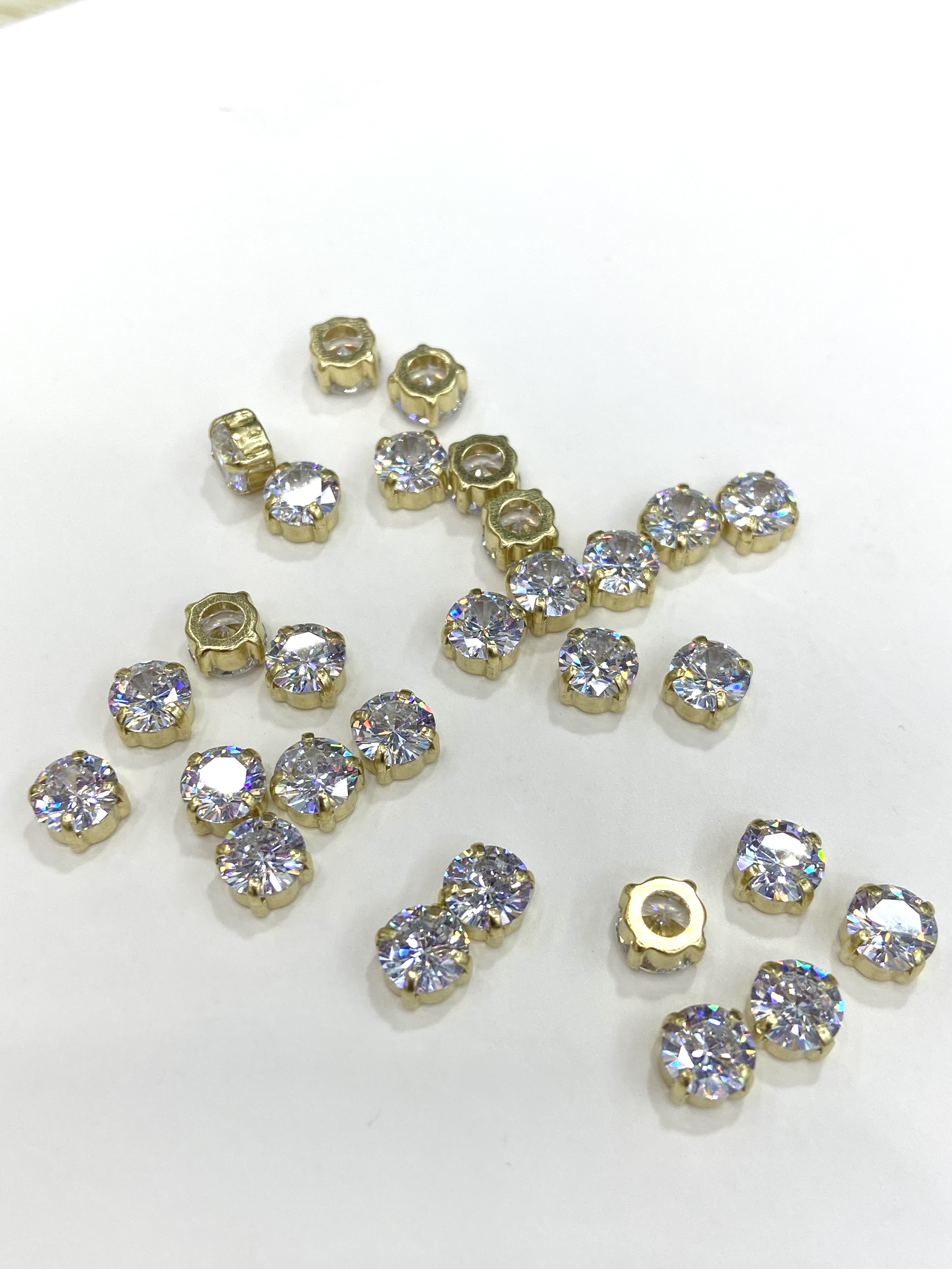 Round zircon accessories, copper accessories, zircon claws, heat-resistant earrings, necklaces, pendants and accessories details Picture