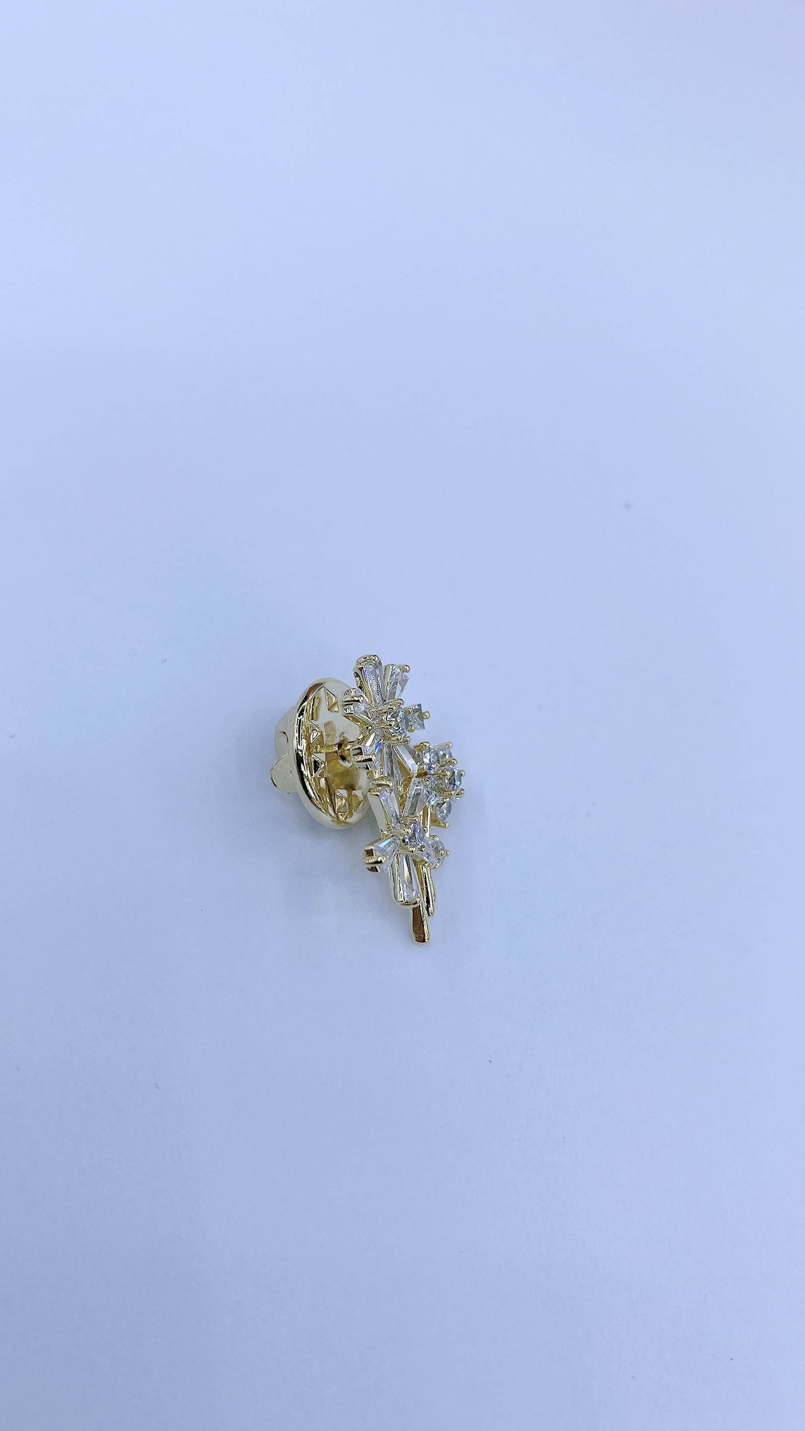 锆石/胸针/花朵白底实物图