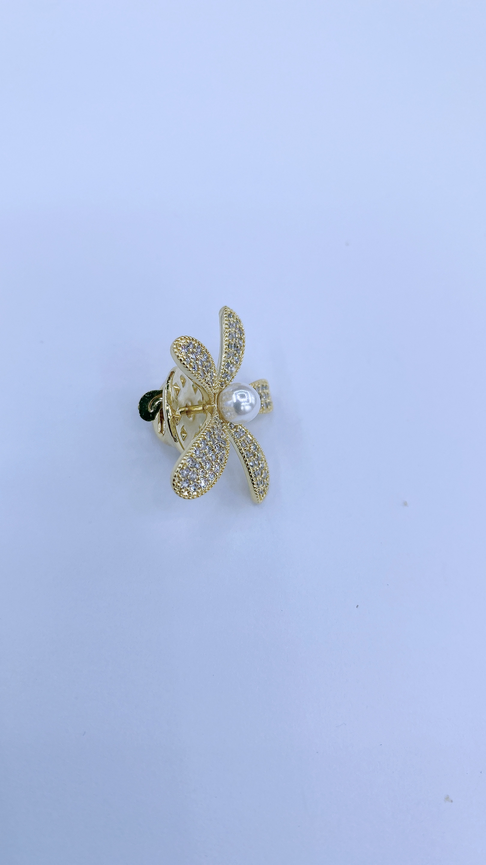 胸针/锆石花朵/珍珠白底实物图