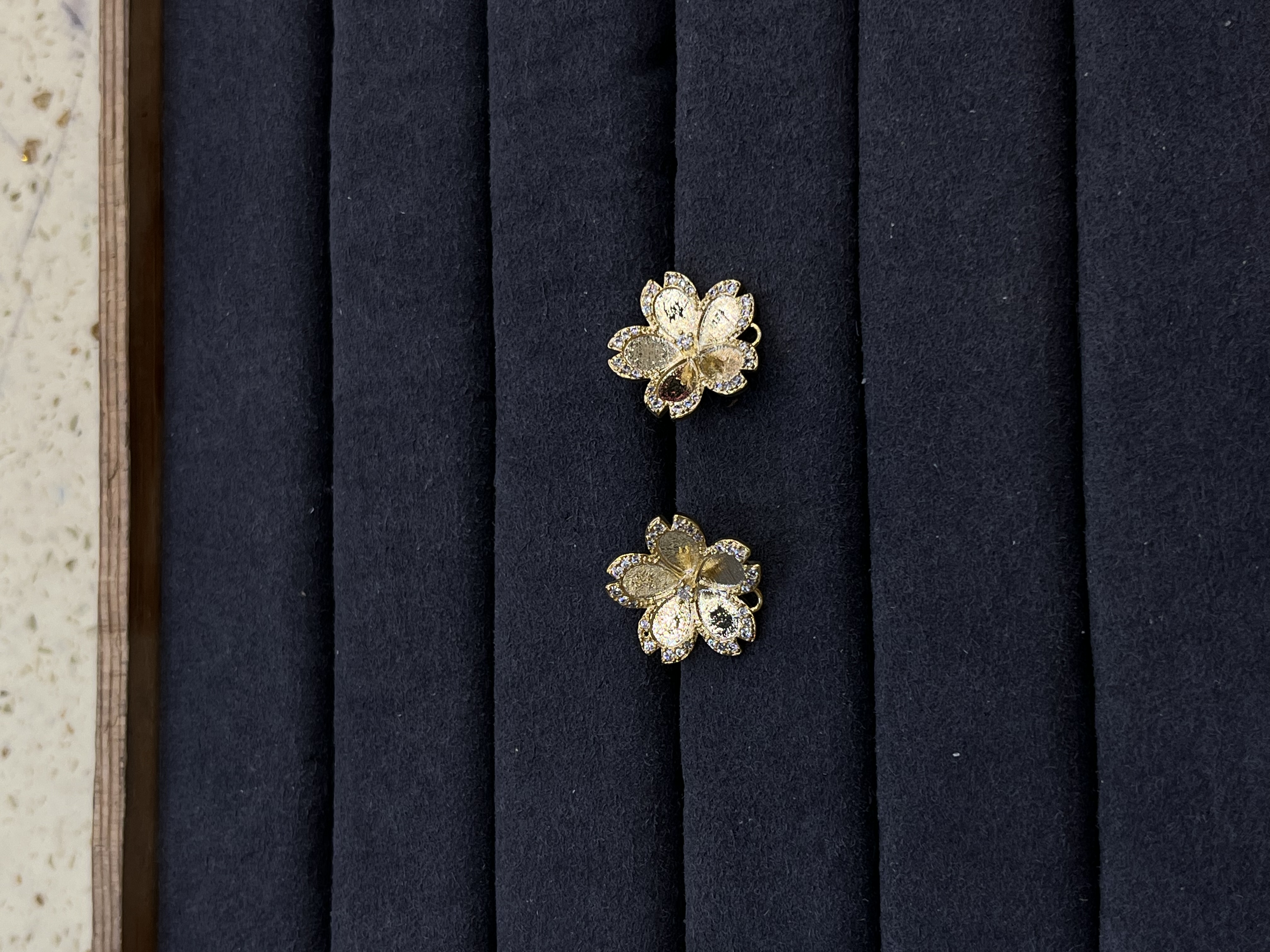 花朵耳钉女复古港风气质高级大气满钻耳环轻奢小众设计感耳饰百顺222