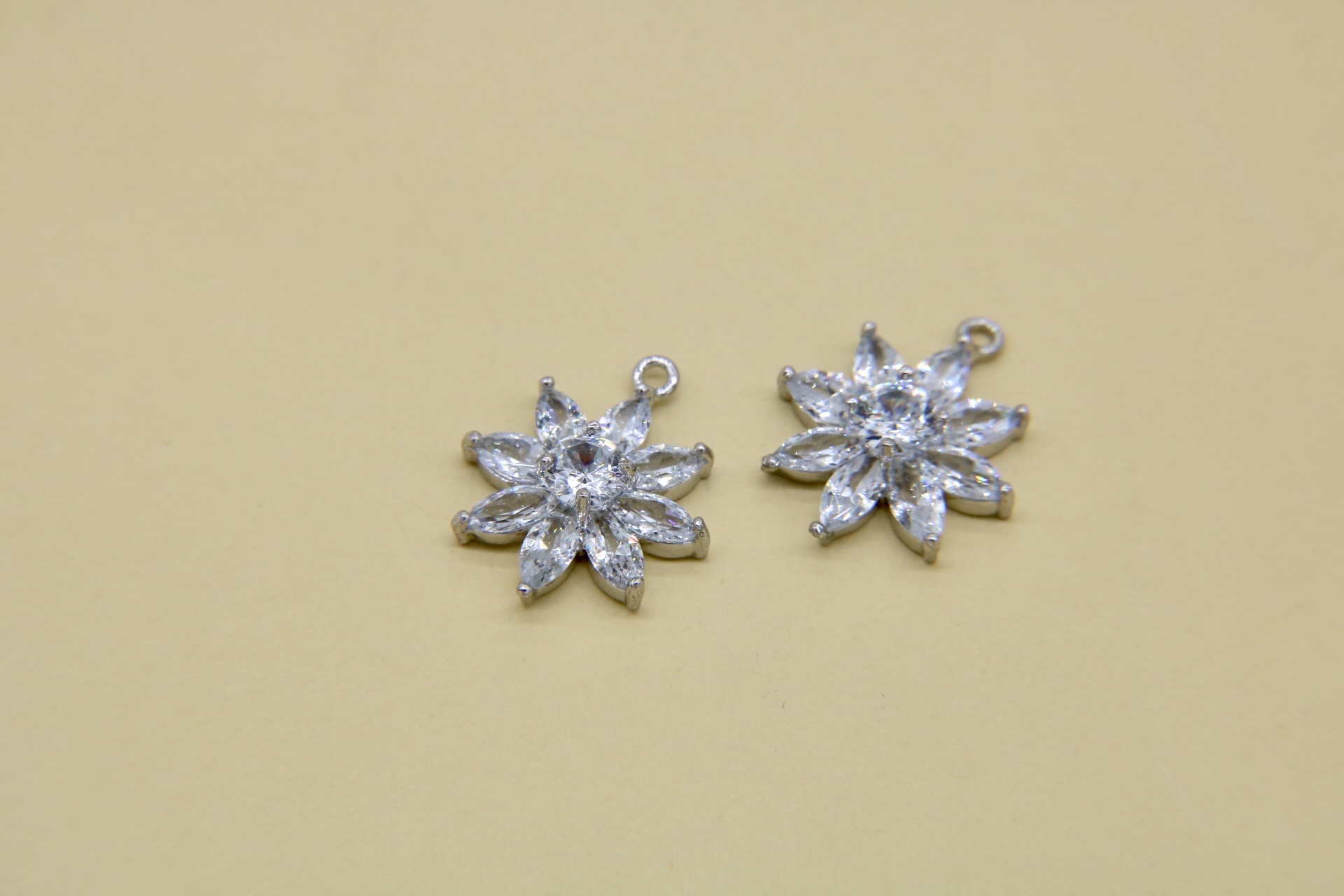 Alloy accessories, zircon accessories, platinum plated necklace pendant