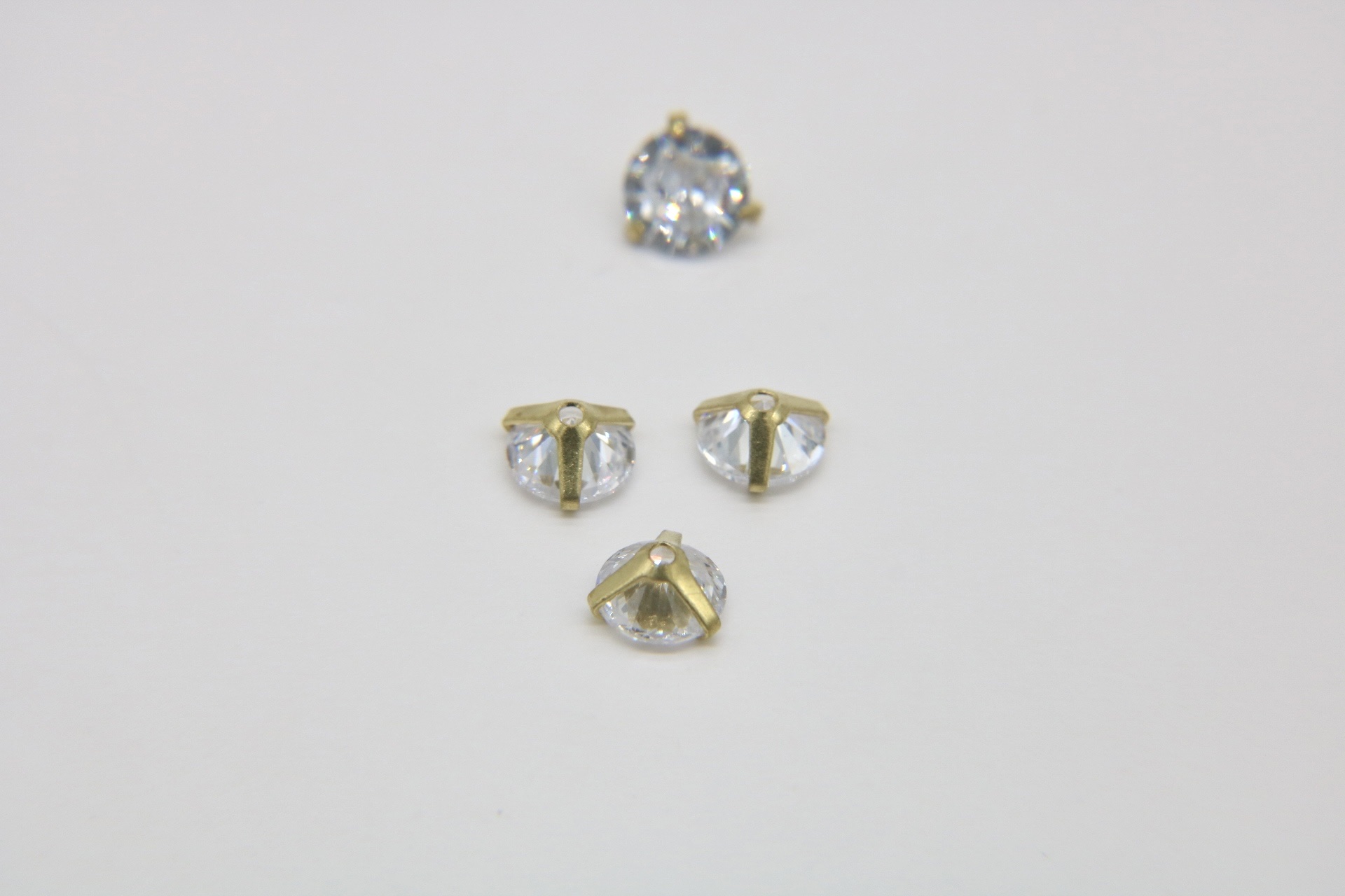 Zircon claws, zircon accessories, round 6mm zircon clips, three-prong earrings, necklace accessories, jewelry pendants, DIY accessories Specification image